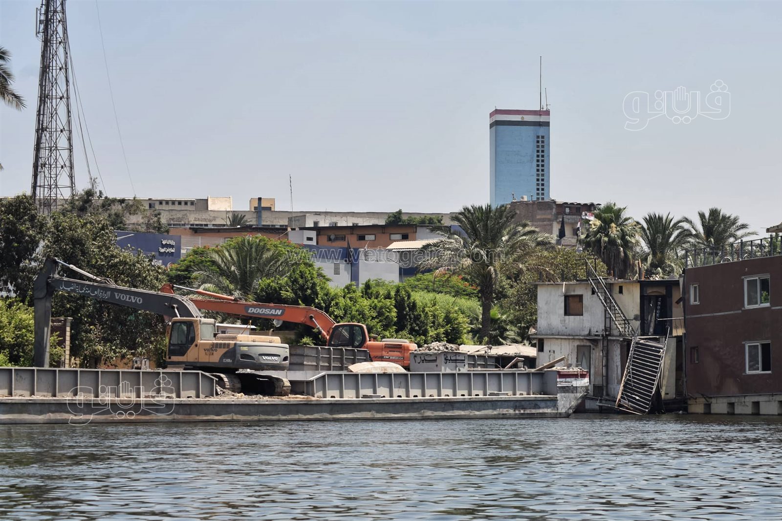 ازالة اكثر من 15 عائمة على نيل القاهرة (12)