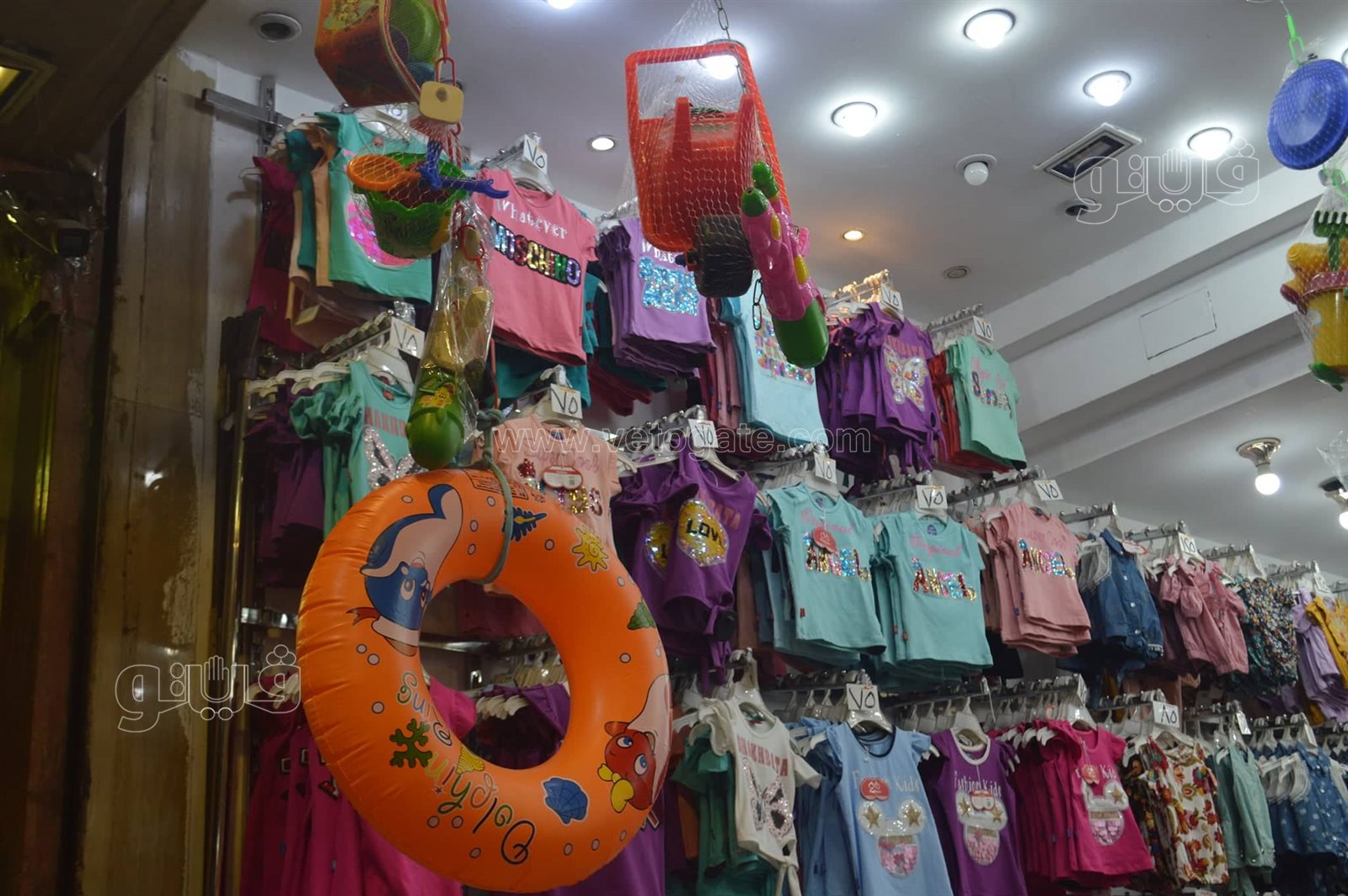 أسعار المايوهات وألعاب المصيف في العتبة (9)