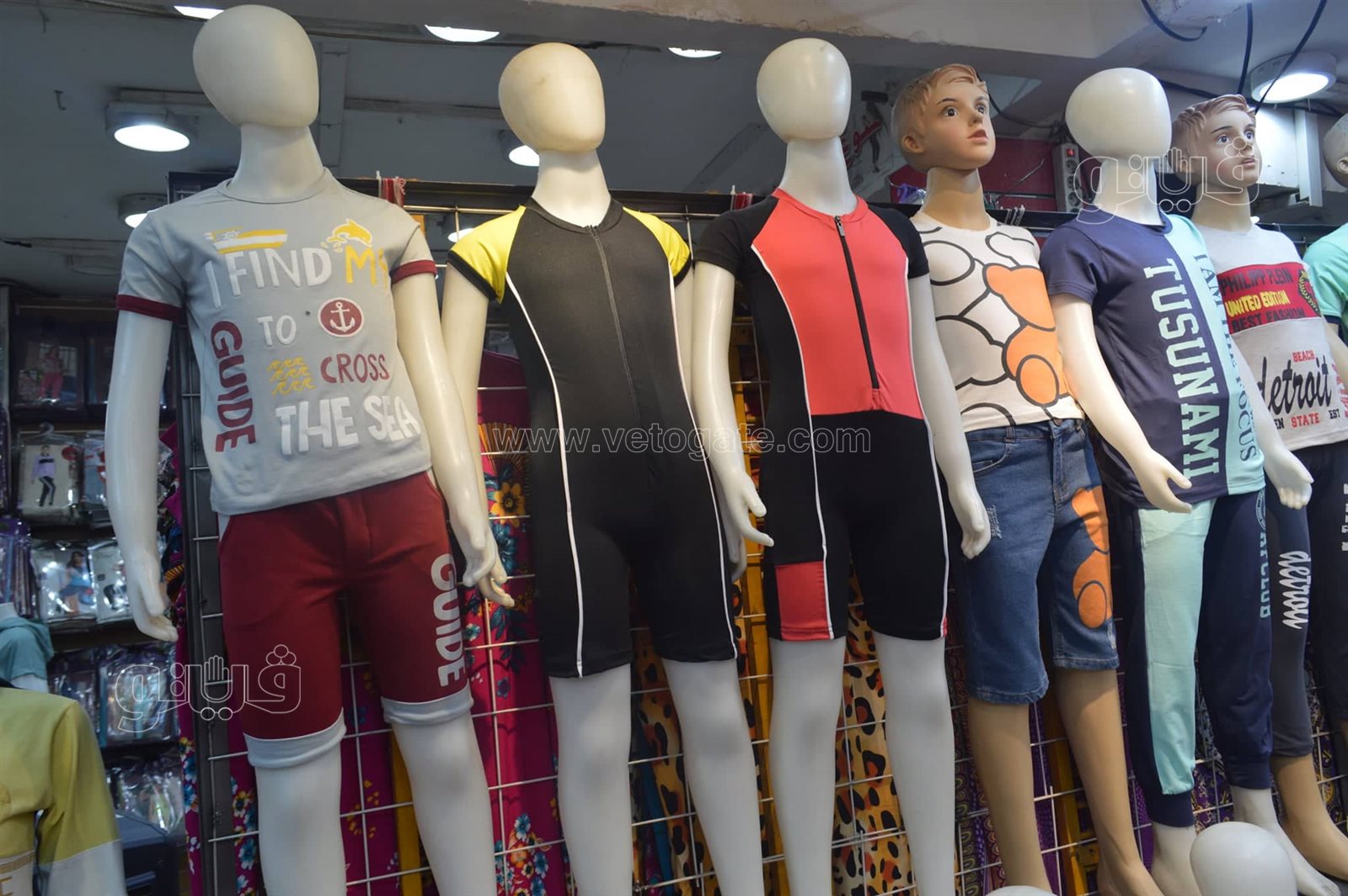 أسعار المايوهات وألعاب المصيف في العتبة (7)