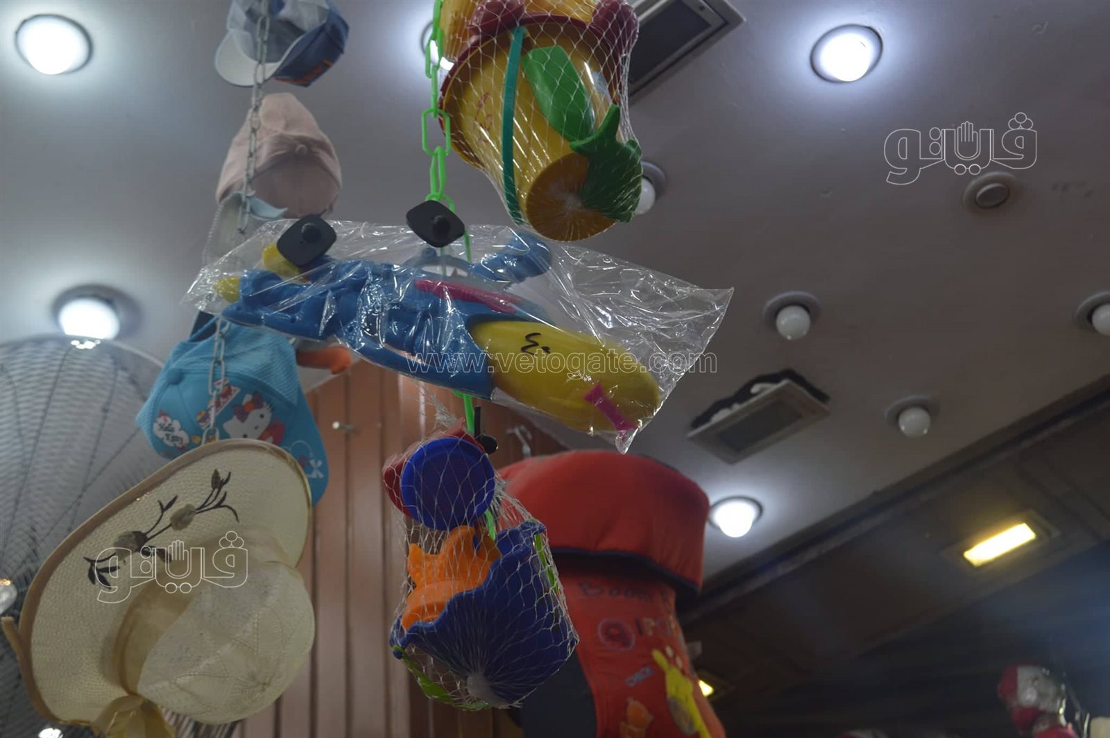 أسعار المايوهات وألعاب المصيف في العتبة (11)