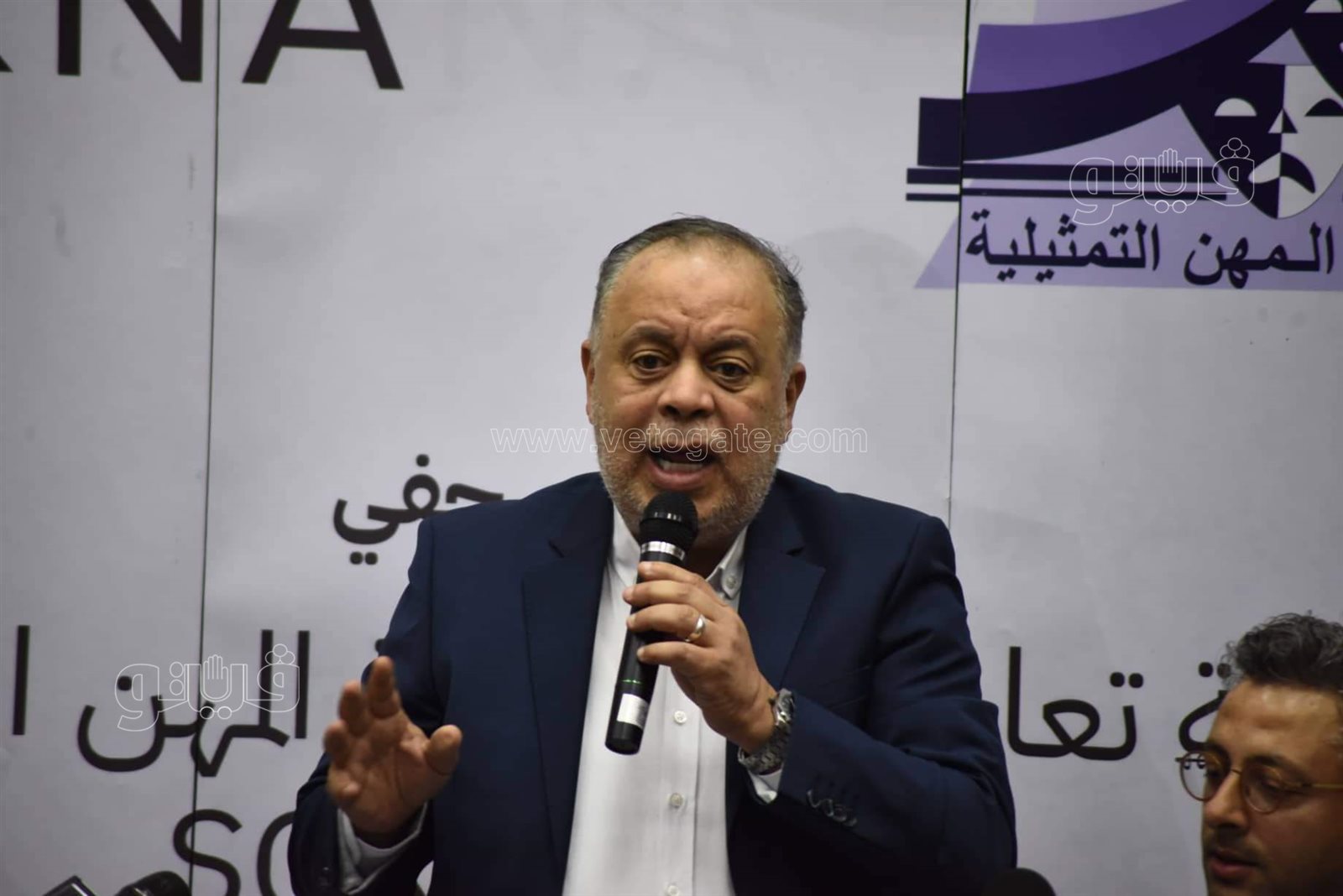 أشرف زكي الفنانين والصحفيين عانوا من المندسين في الجنازات ممن ينتهكون حرمة الموت (2)