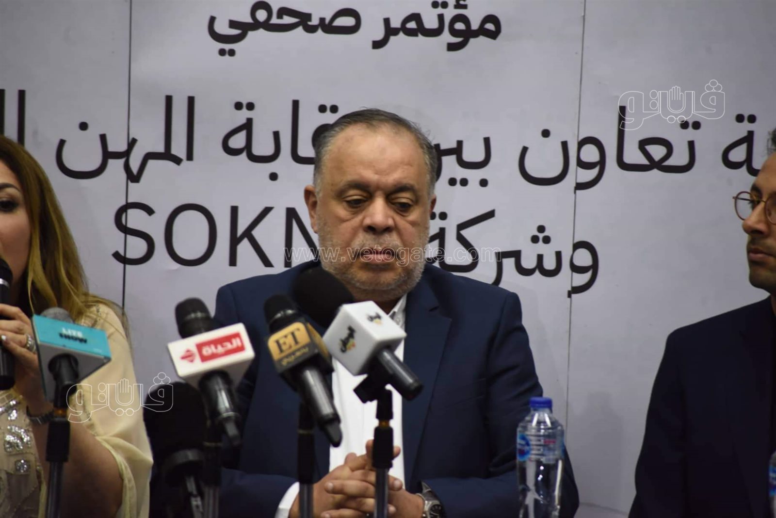 أشرف زكي الفنانين والصحفيين عانوا من المندسين في الجنازات ممن ينتهكون حرمة الموت (12)