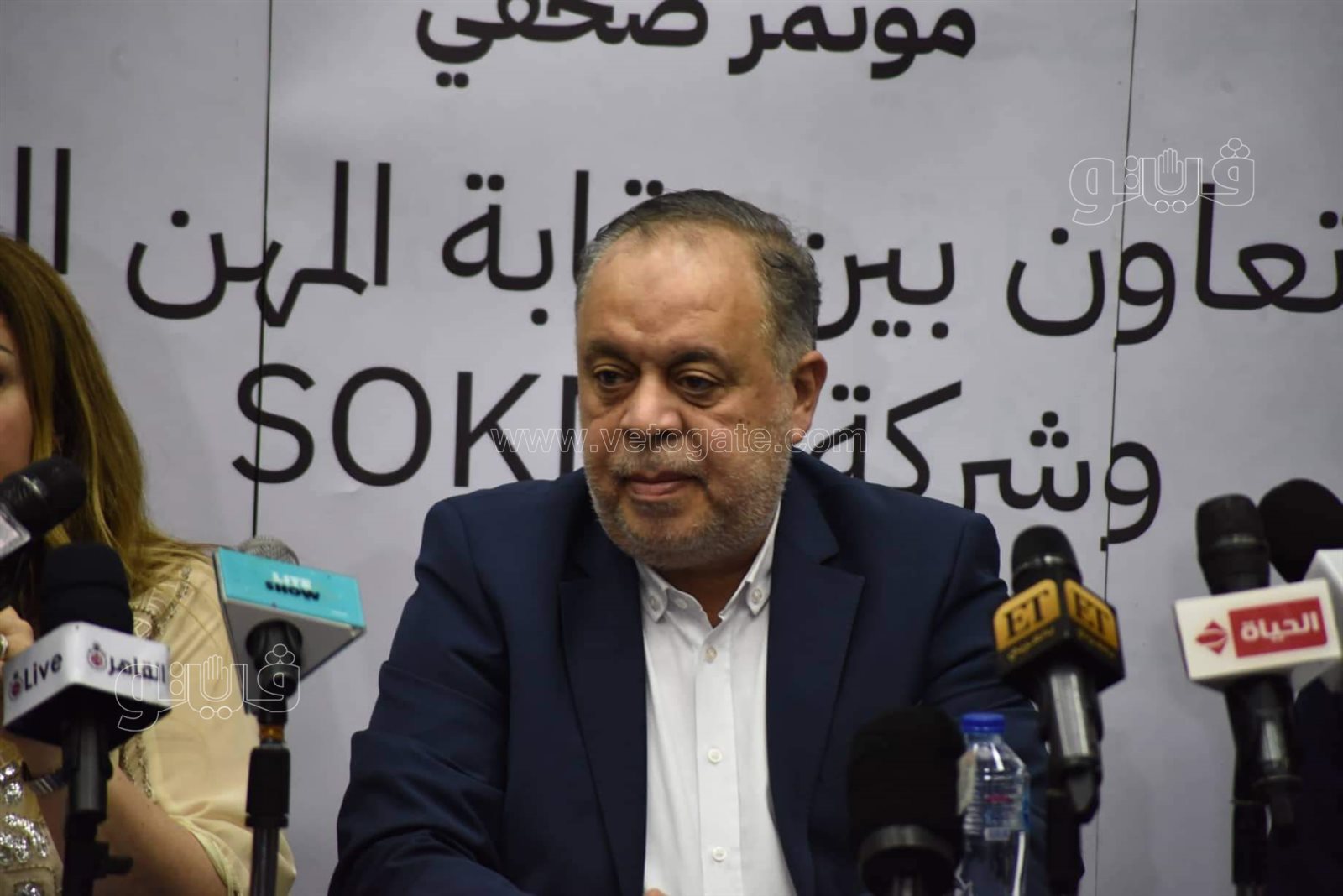 أشرف زكي الفنانين والصحفيين عانوا من المندسين في الجنازات ممن ينتهكون حرمة الموت (13)