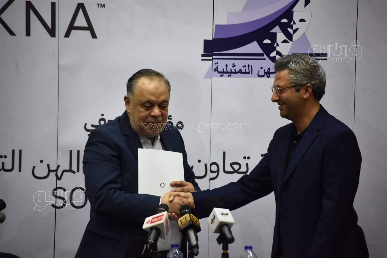 أشرف زكي الفنانين والصحفيين عانوا من المندسين في الجنازات ممن ينتهكون حرمة الموت (18)