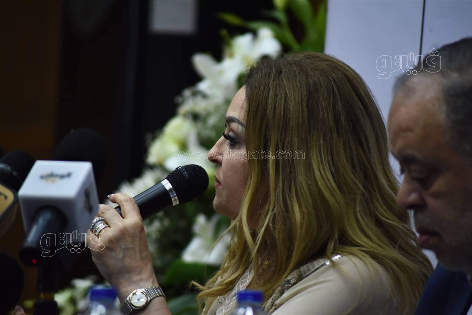 أشرف زكي الفنانين والصحفيين عانوا من المندسين في الجنازات ممن ينتهكون حرمة الموت (22)