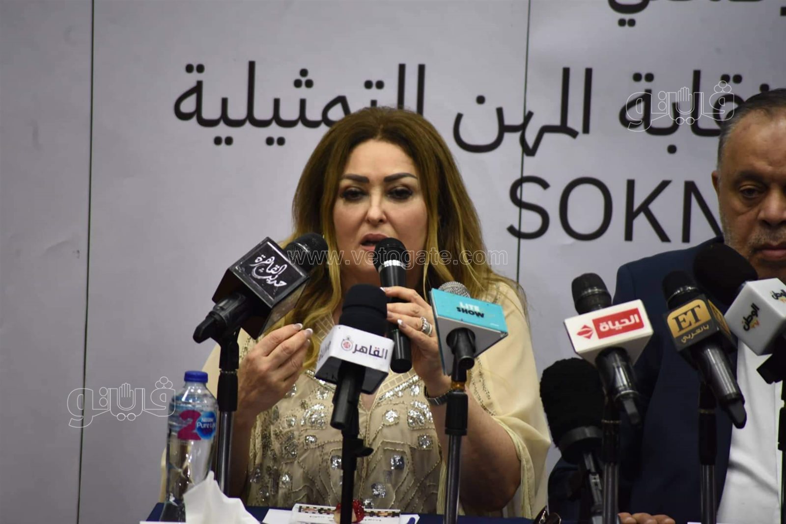 أشرف زكي الفنانين والصحفيين عانوا من المندسين في الجنازات ممن ينتهكون حرمة الموت (35)