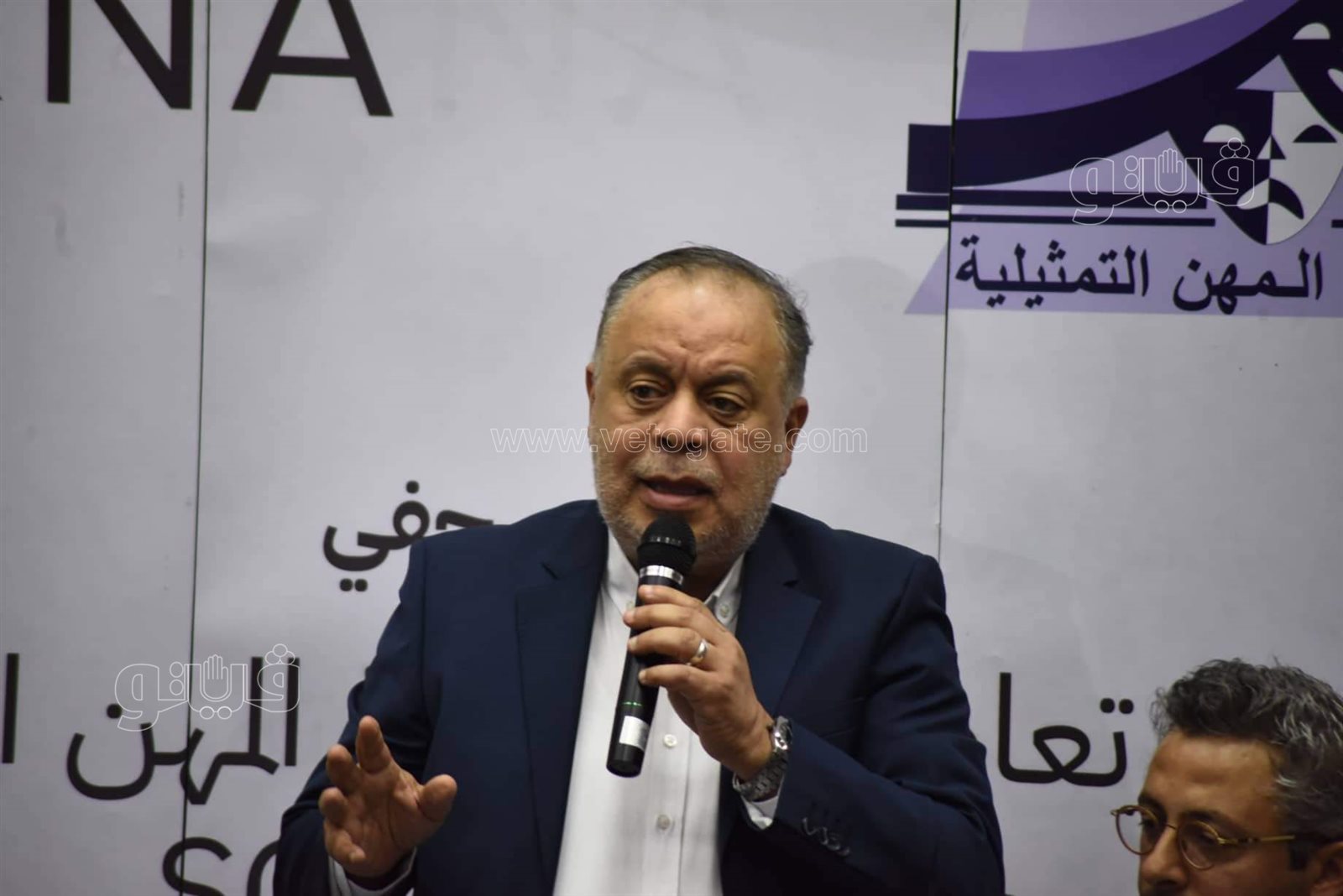 أشرف زكي الفنانين والصحفيين عانوا من المندسين في الجنازات ممن ينتهكون حرمة الموت (36)