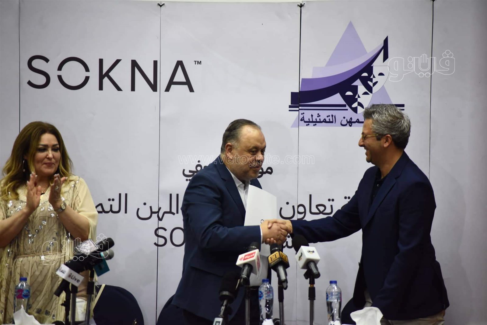 توقيع عقود (4)