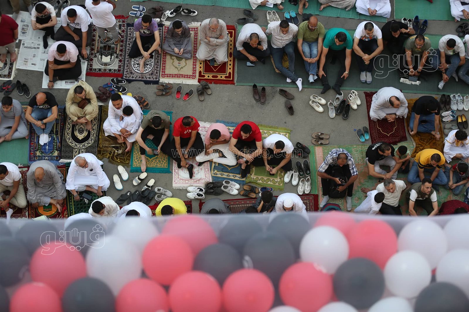  المواطنون يؤدون صلاة عيد الاضحي بمسجد الصديق (1)