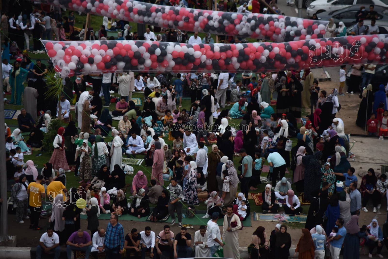  المواطنون يؤدون صلاة عيد الاضحي بمسجد الصديق (2)