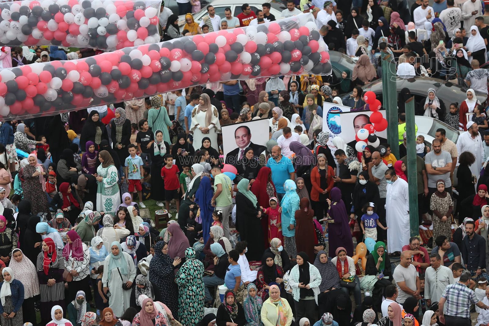  المواطنون يؤدون صلاة عيد الاضحي بمسجد الصديق (9)