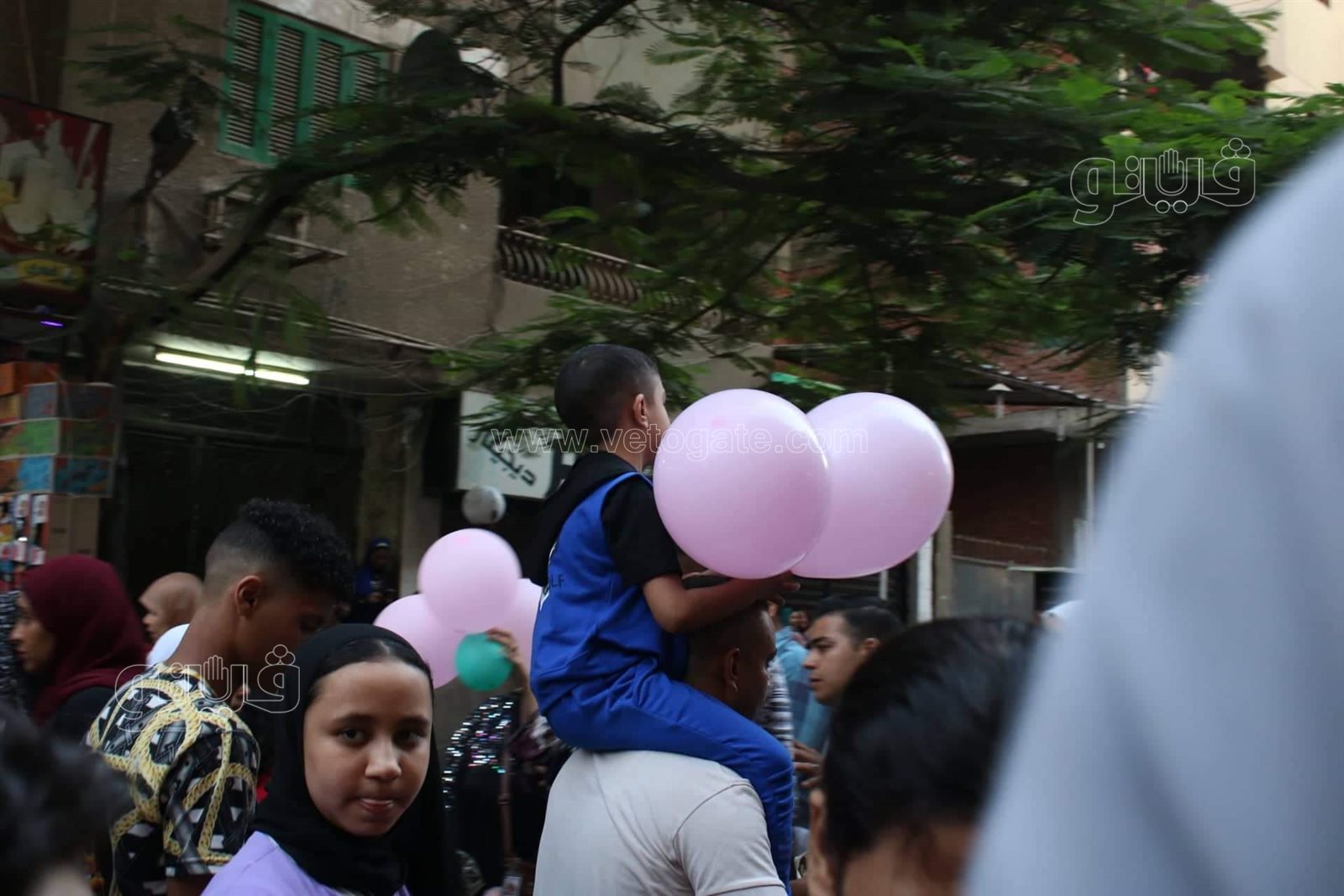 كنيسة ومسجد وشلالات البلالين..صلاة العيد في المعادي شكل تاني (1)