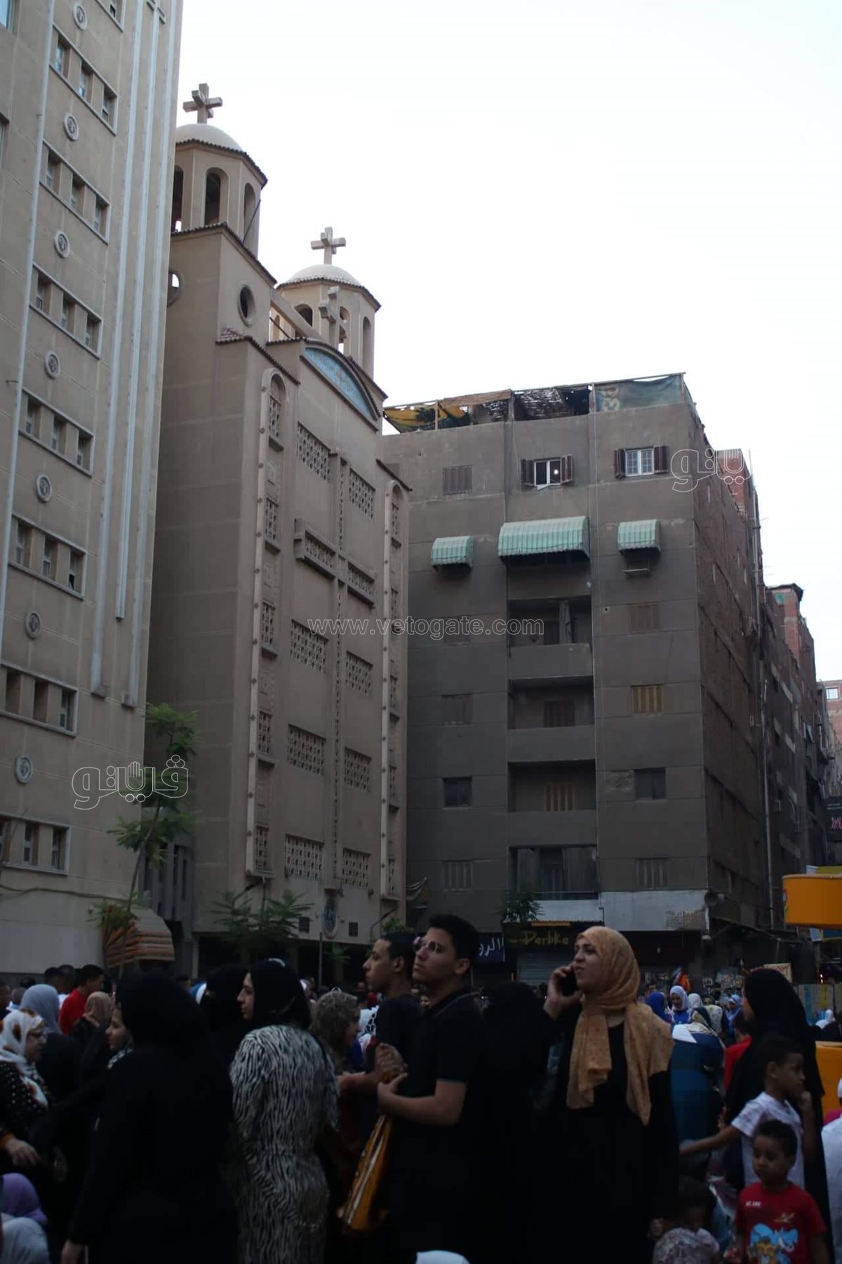 كنيسة ومسجد وشلالات البلالين..صلاة العيد في المعادي شكل تاني (2)