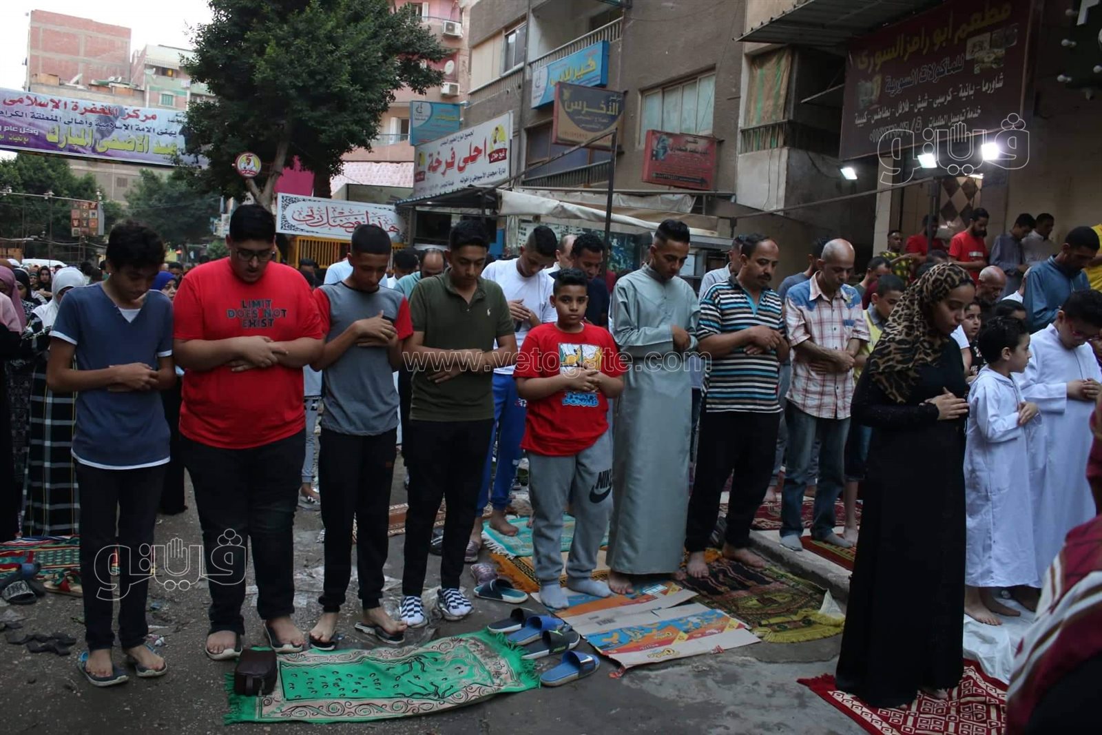 كنيسة ومسجد وشلالات البلالين..صلاة العيد في المعادي شكل تاني (6)