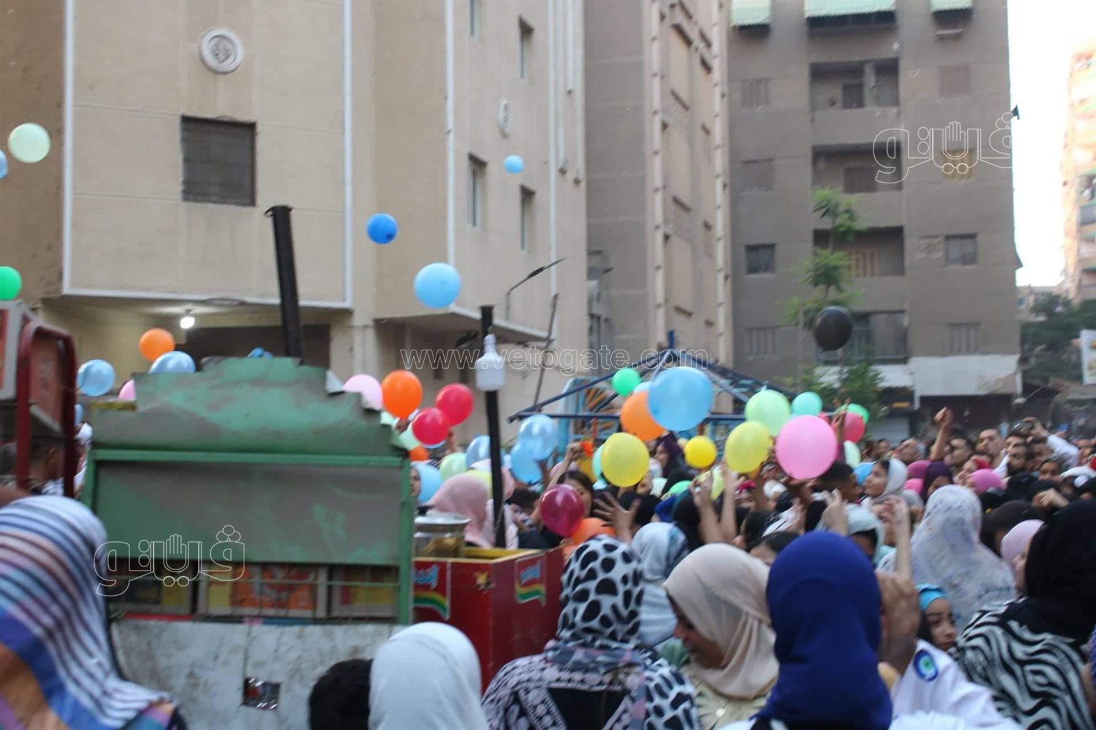 كنيسة ومسجد وشلالات البلالين..صلاة العيد في المعادي شكل تاني (7)