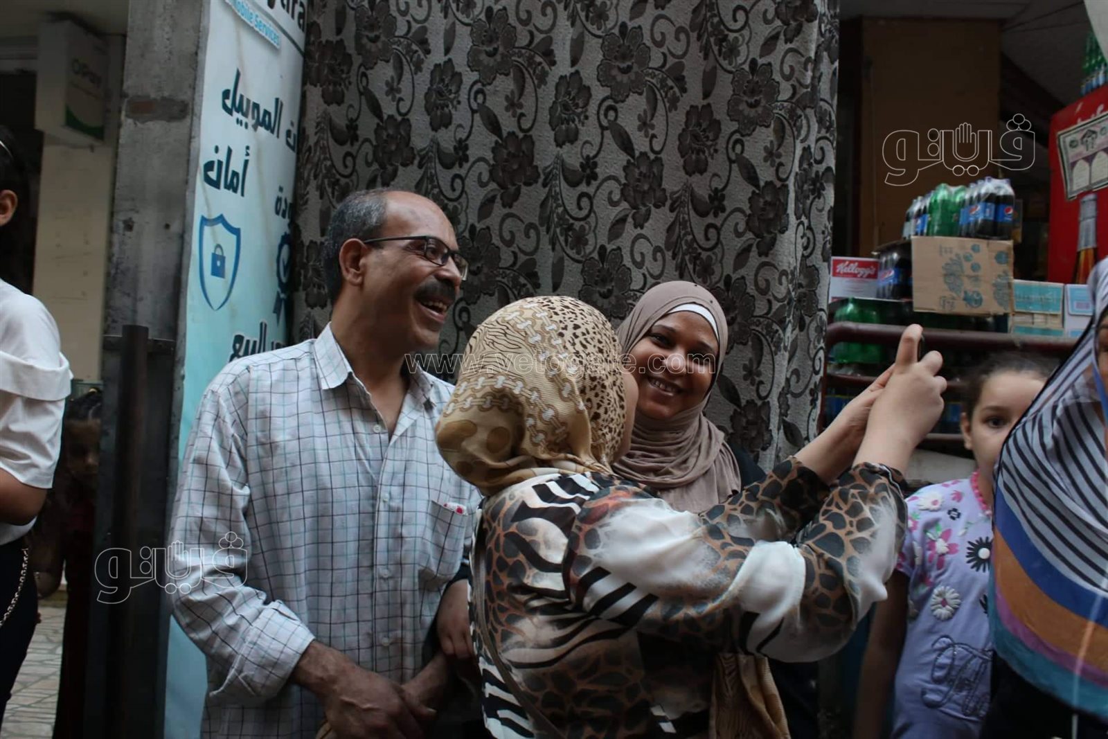 كنيسة ومسجد وشلالات البلالين..صلاة العيد في المعادي شكل تاني (10)