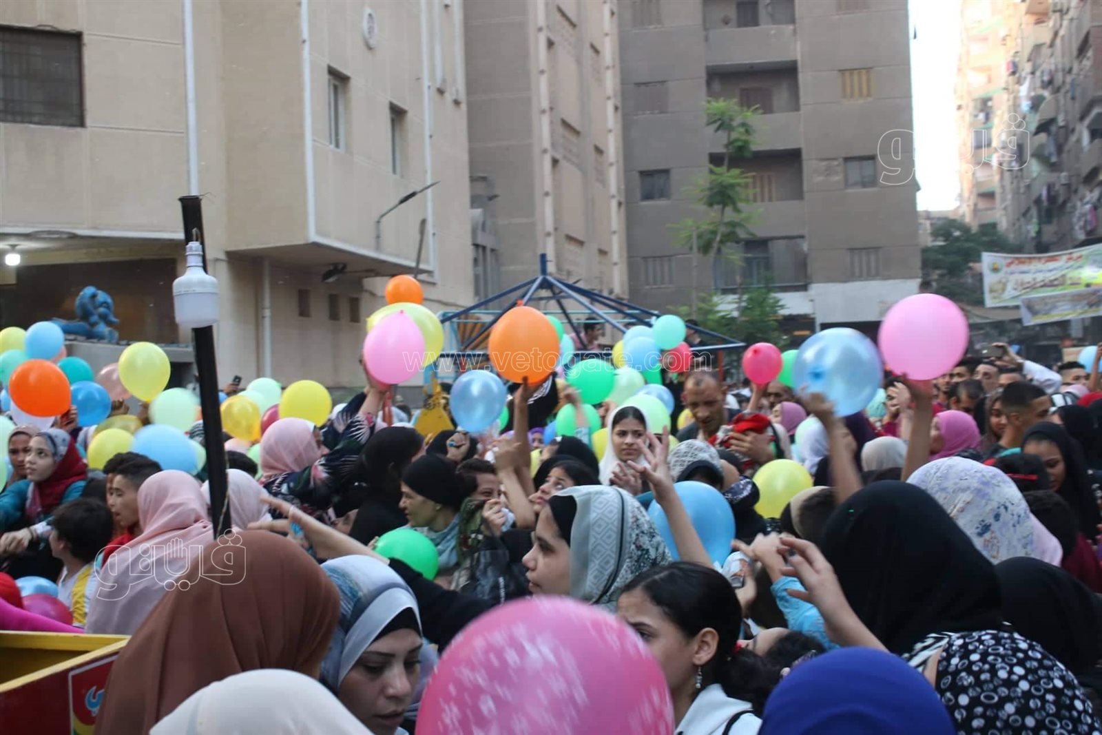 كنيسة ومسجد وشلالات البلالين..صلاة العيد في المعادي شكل تاني (13)