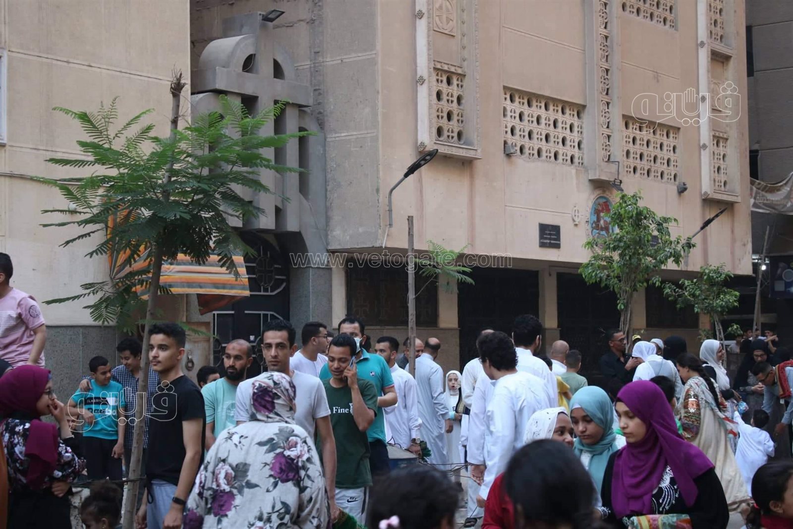 كنيسة ومسجد وشلالات البلالين..صلاة العيد في المعادي شكل تاني (14)