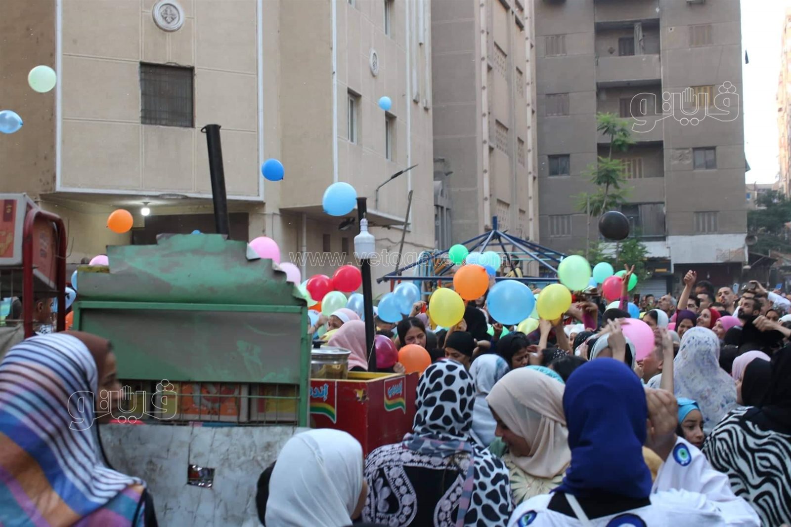 كنيسة ومسجد وشلالات البلالين..صلاة العيد في المعادي شكل تاني (17)