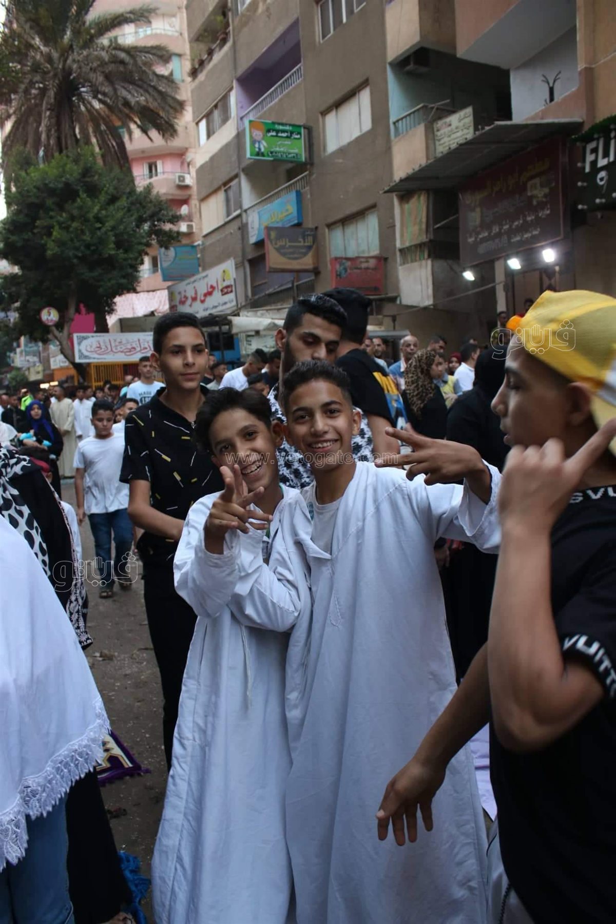 كنيسة ومسجد وشلالات البلالين..صلاة العيد في المعادي شكل تاني (19)