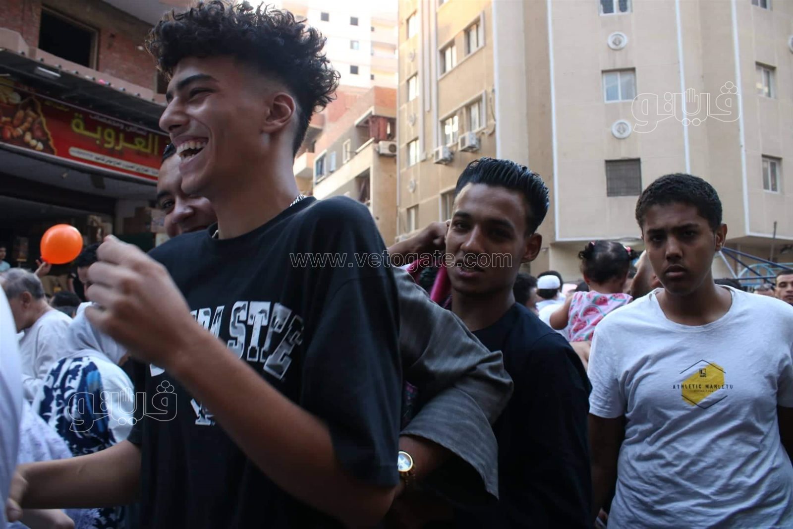 كنيسة ومسجد وشلالات البلالين..صلاة العيد في المعادي شكل تاني (21)