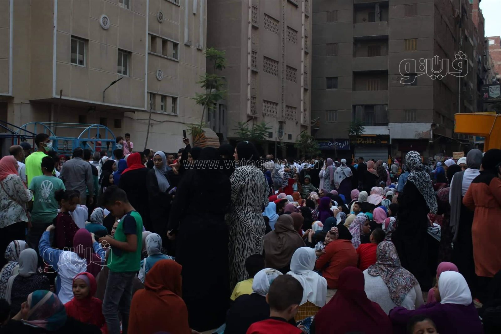 كنيسة ومسجد وشلالات البلالين..صلاة العيد في المعادي شكل تاني (22)