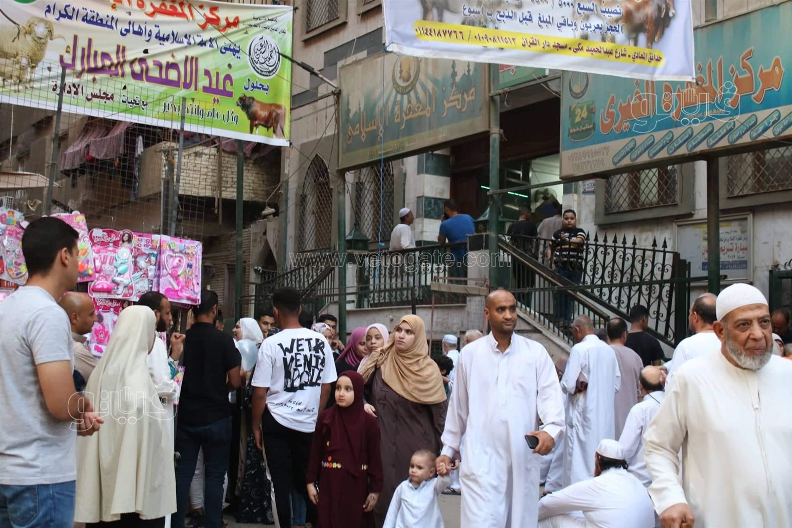 كنيسة ومسجد وشلالات البلالين..صلاة العيد في المعادي شكل تاني (28)