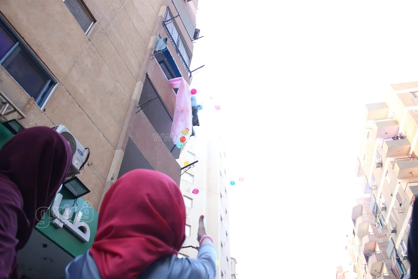 كنيسة ومسجد وشلالات البلالين..صلاة العيد في المعادي شكل تاني (33)