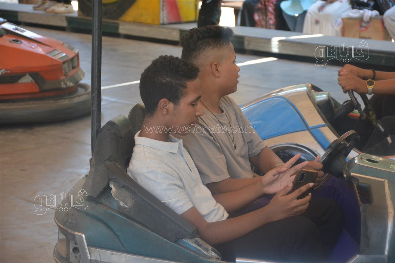 ملاهي حديقة الحيوان تجذب الكبار والصغار (14)