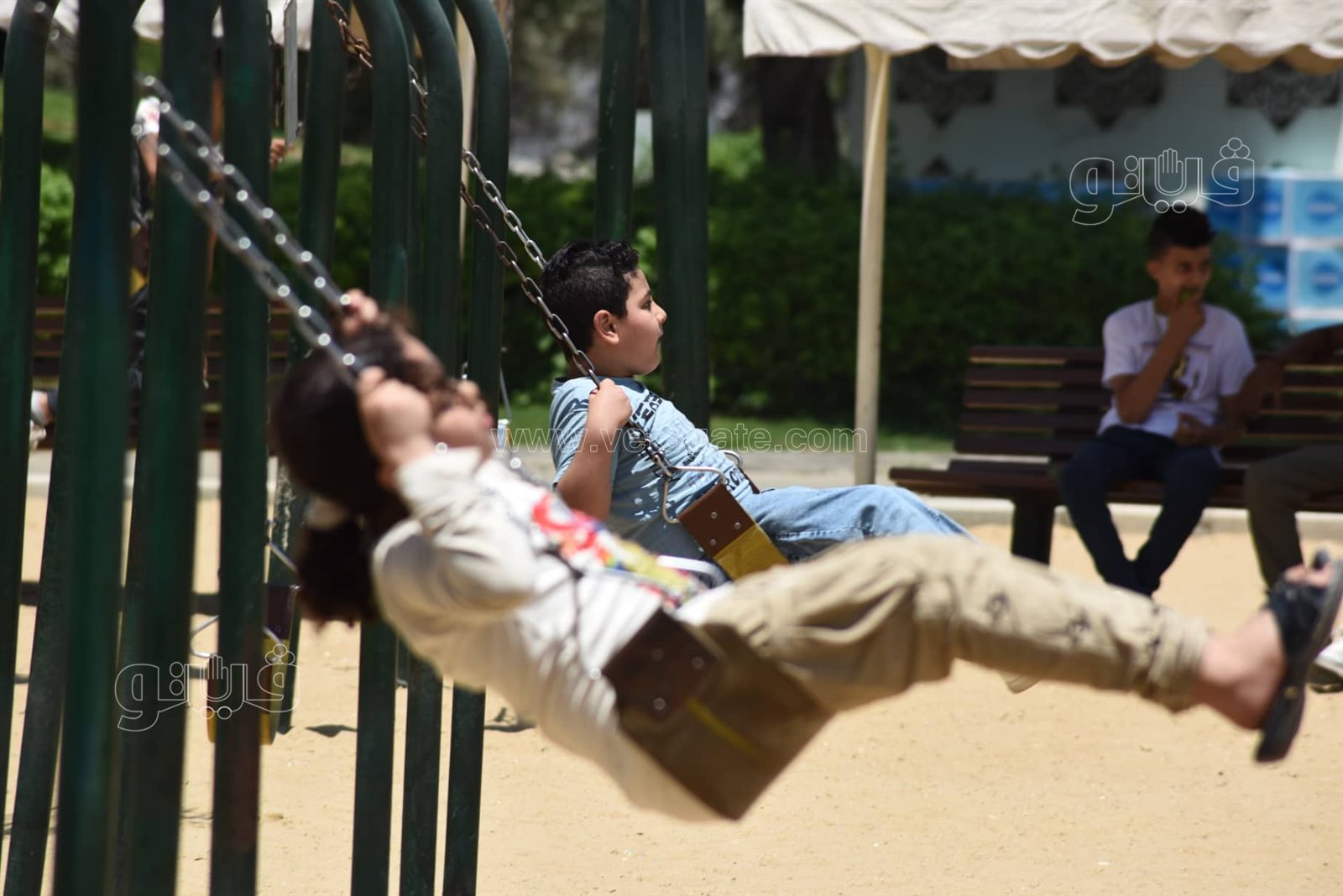 الملاهي تجذب زوار حديقة الأزهر في أول أيام العيد (3)