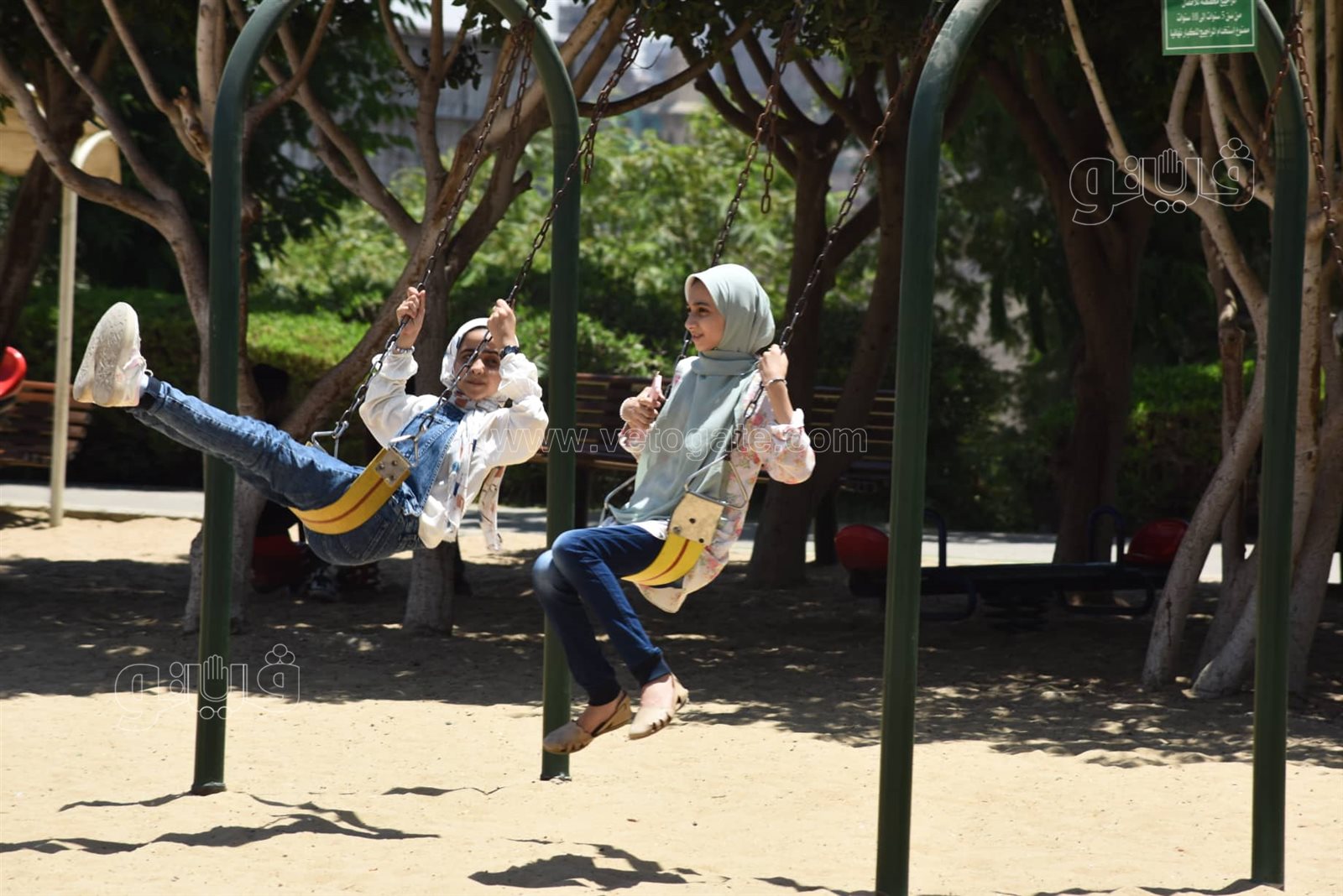 الملاهي تجذب زوار حديقة الأزهر في أول أيام العيد (6)
