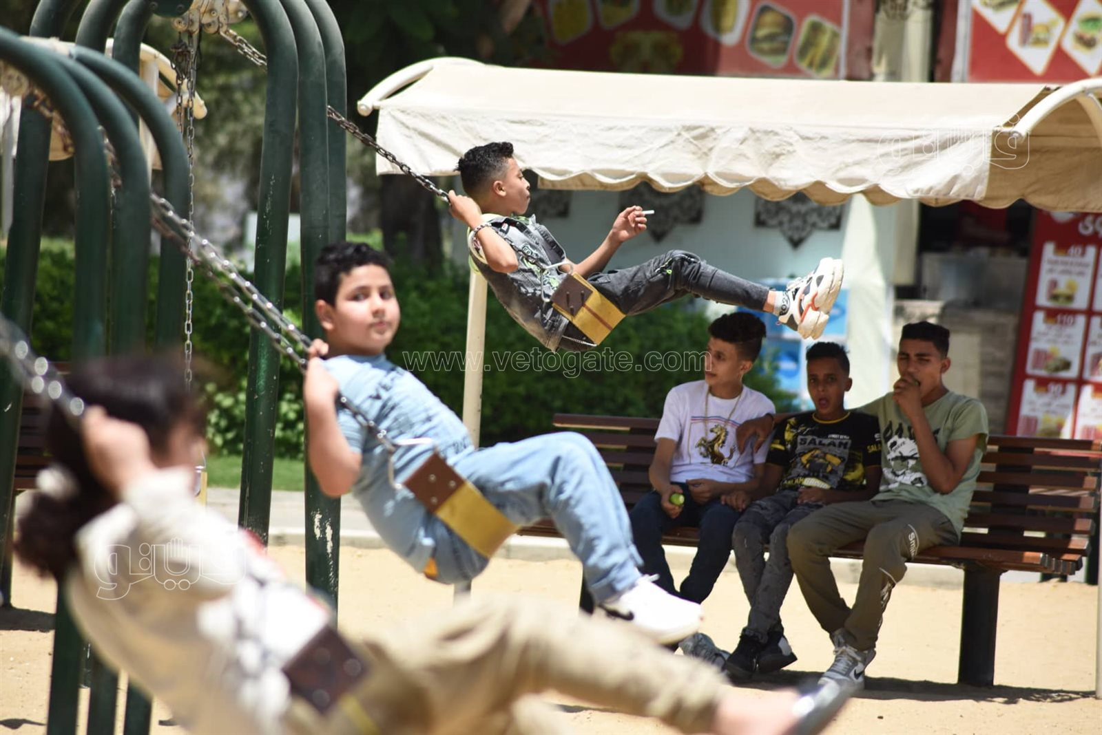 الملاهي تجذب زوار حديقة الأزهر في أول أيام العيد (7)