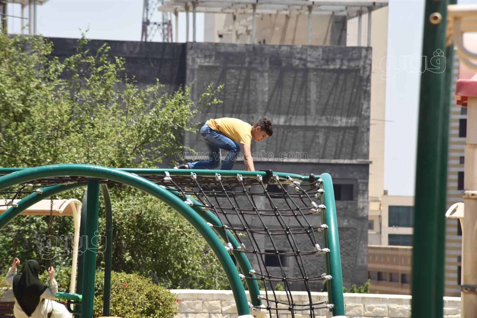 الملاهي تجذب زوار حديقة الأزهر في أول أيام العيد (11)