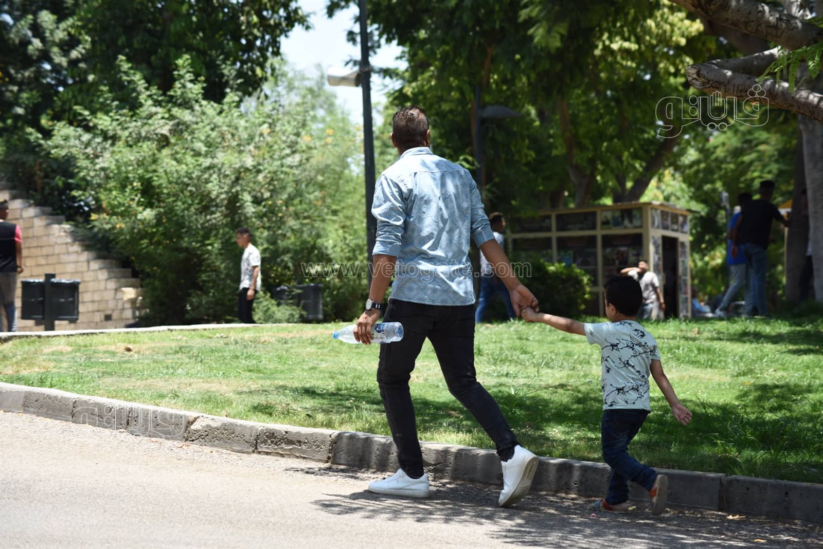 الآباء يرسمون الفرحة على وجوه أطفالهم في العيد (4)