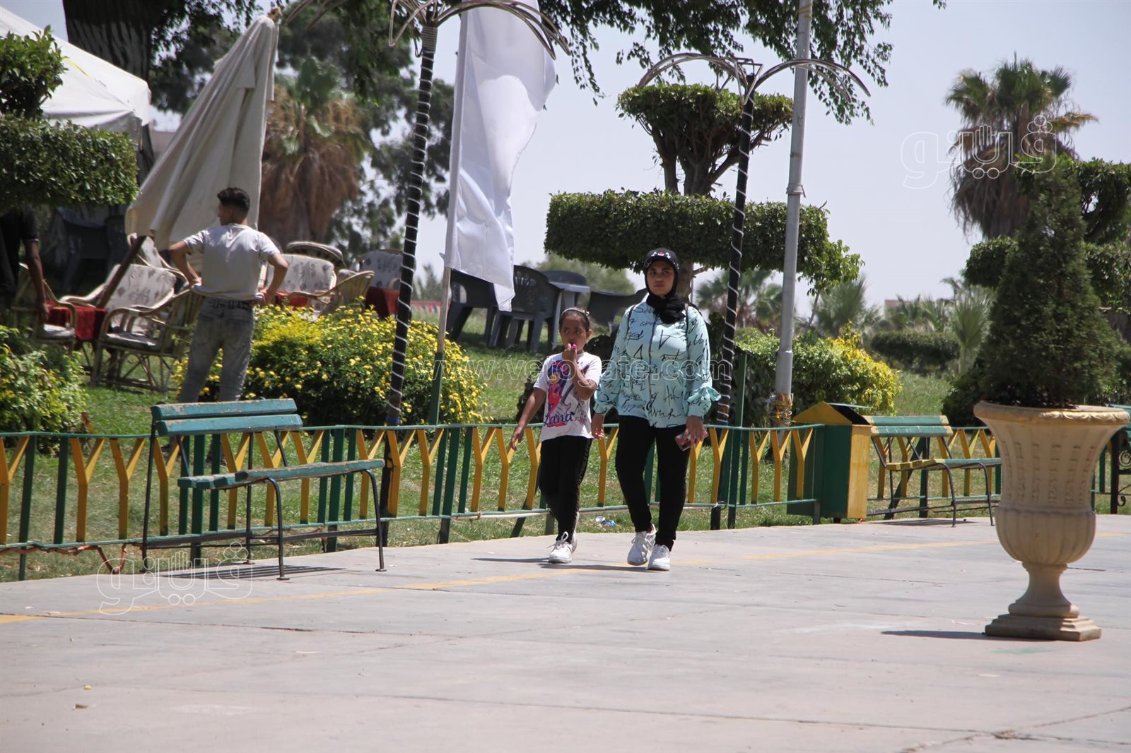 الأسر والعائلات تسيطر على احتفالات أول أيام العيد في الحدائق (6)