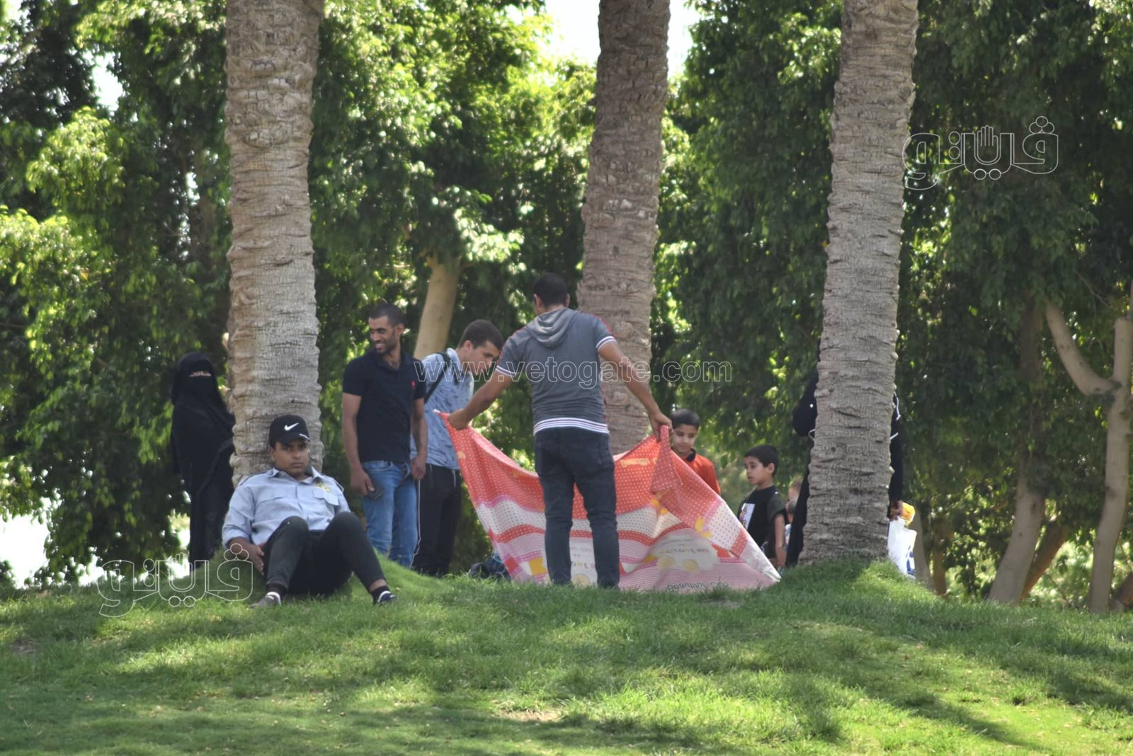 الأسر والعائلات تسيطر على احتفالات أول أيام العيد في الحدائق (7)