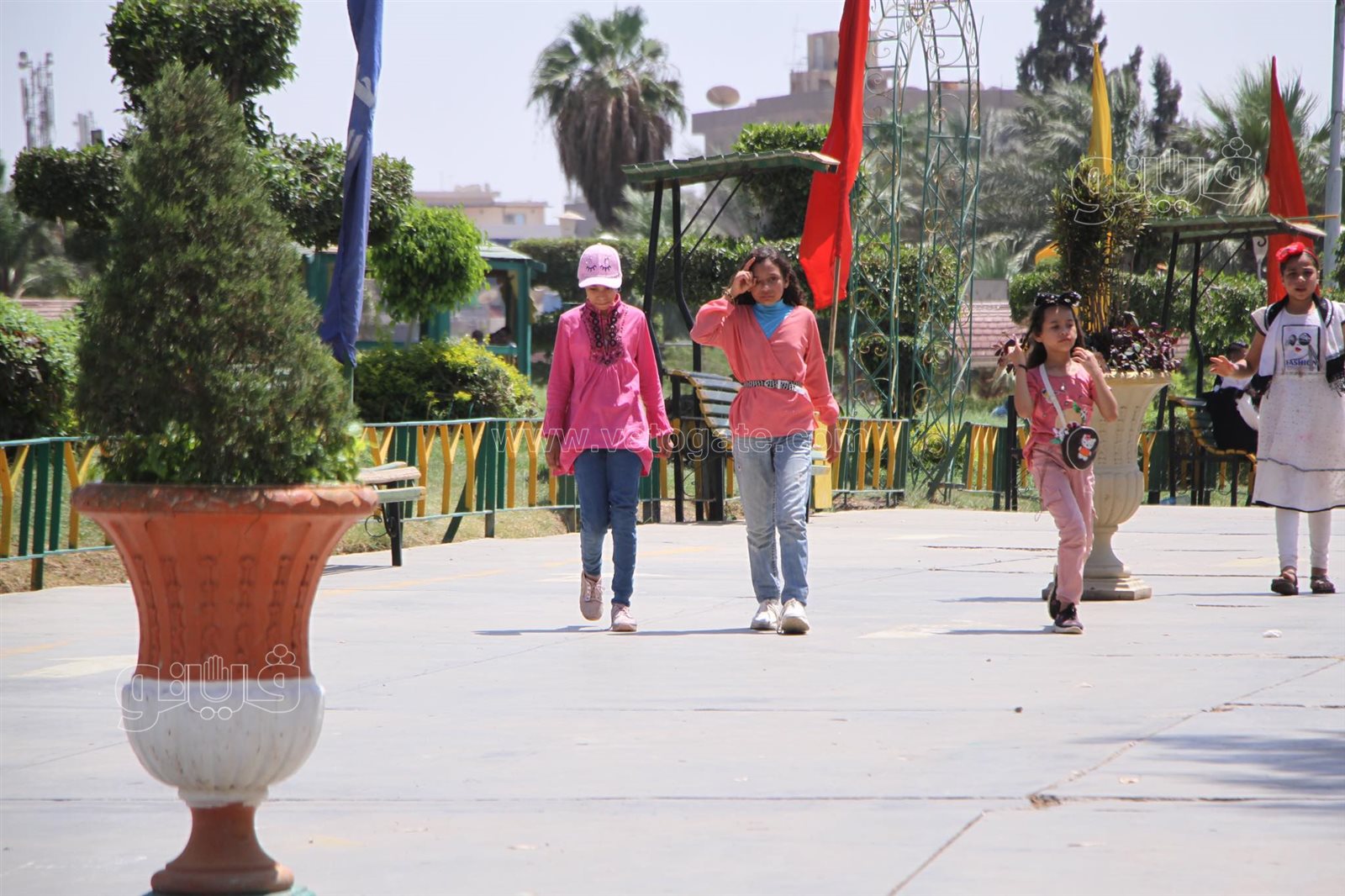 الأسر والعائلات تسيطر على احتفالات أول أيام العيد في الحدائق (8)