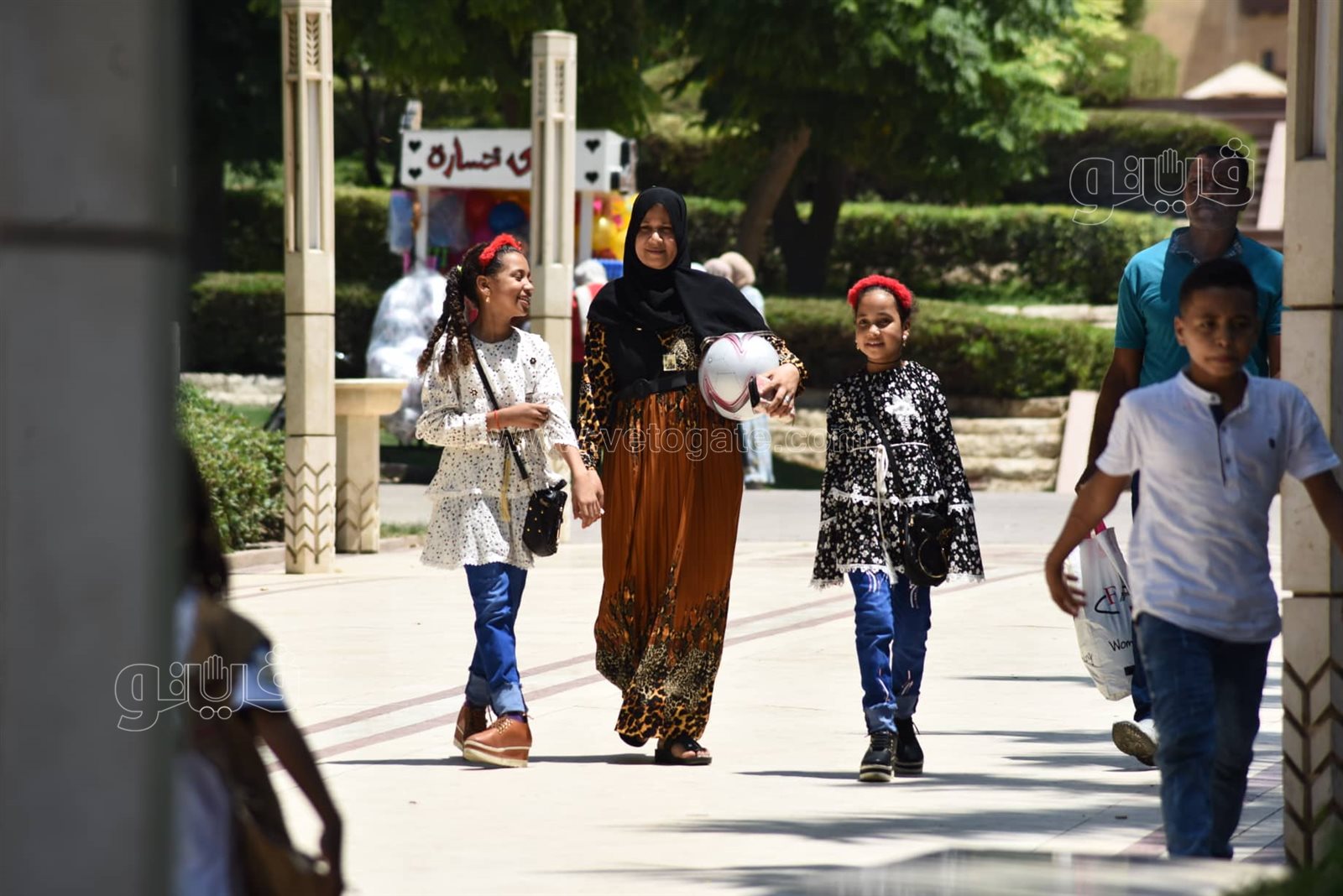 الأسر والعائلات تسيطر على احتفالات أول أيام العيد في الحدائق (9)