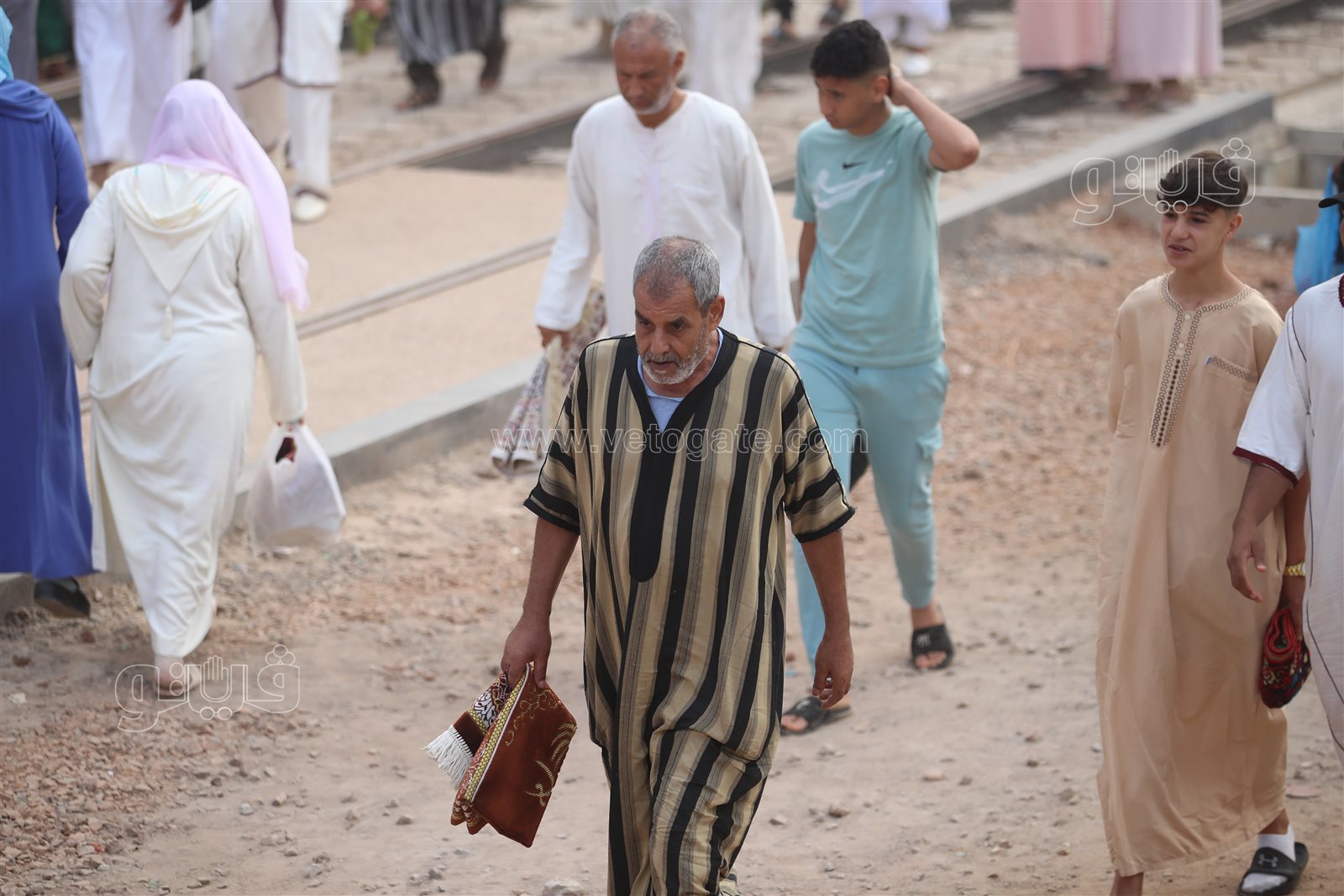  المغاربة يؤدون صلاة عيد الأضحى في ساحة مولاي رشيد (14)