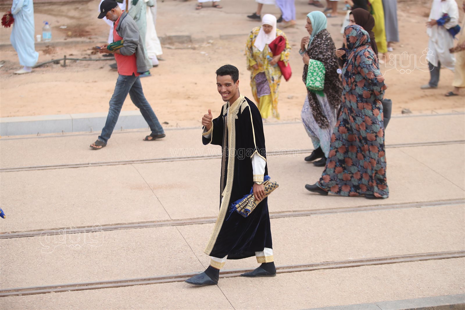  المغاربة يؤدون صلاة عيد الأضحى في ساحة مولاي رشيد (31)