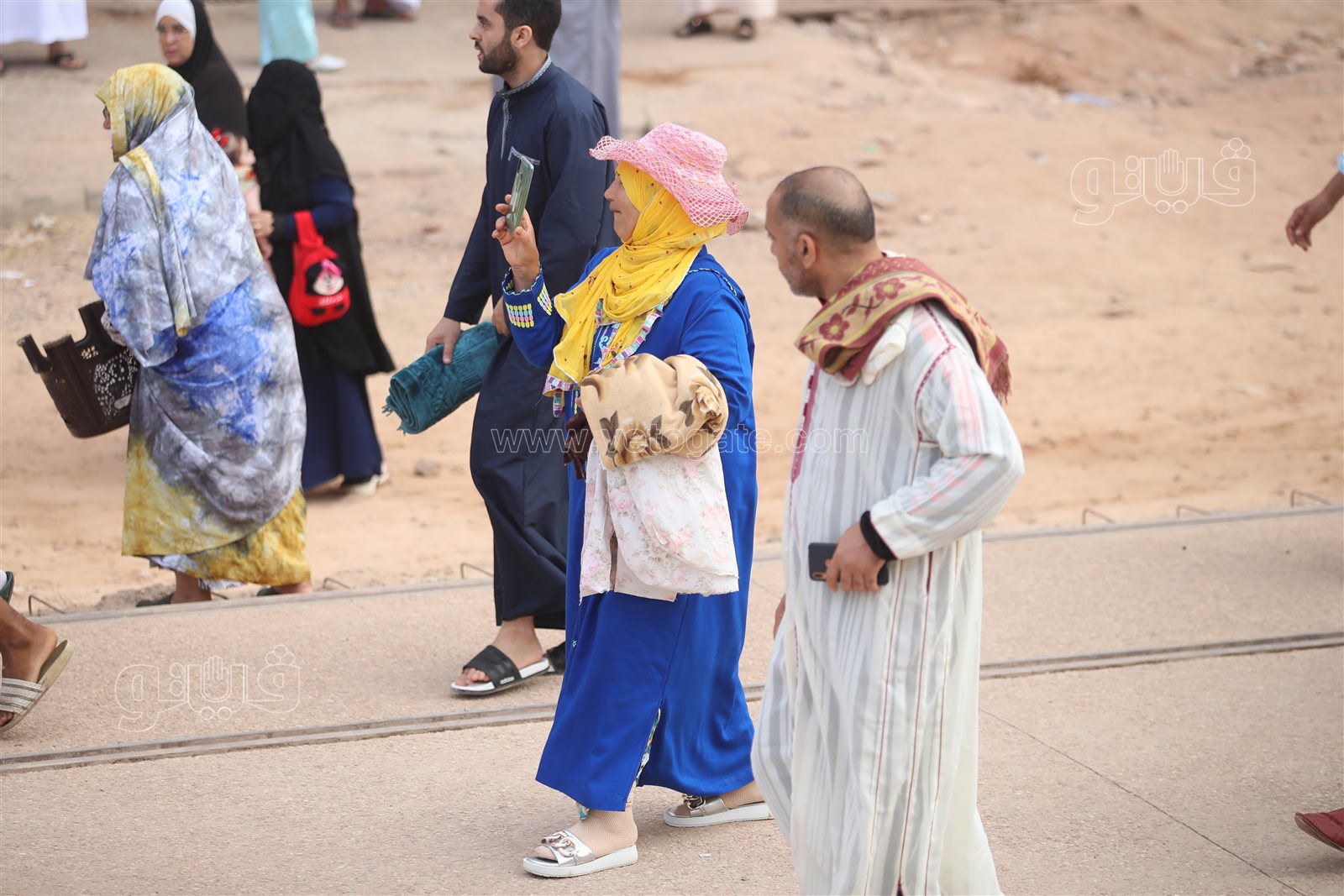 المغاربة يؤدون صلاة عيد الأضحى في ساحة مولاي رشيد (33)