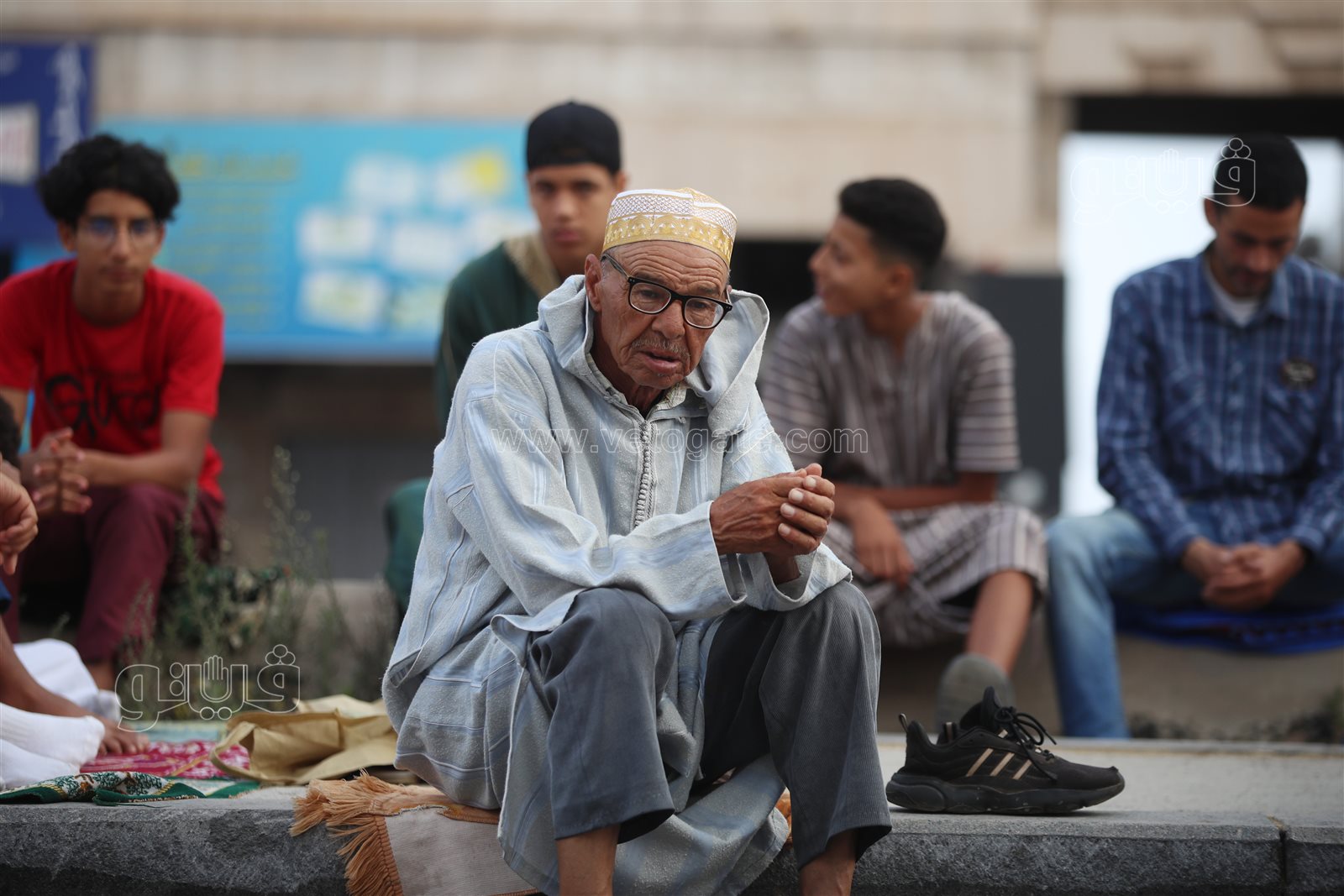  المغاربة يؤدون صلاة عيد الأضحى في ساحة مولاي رشيد (43)