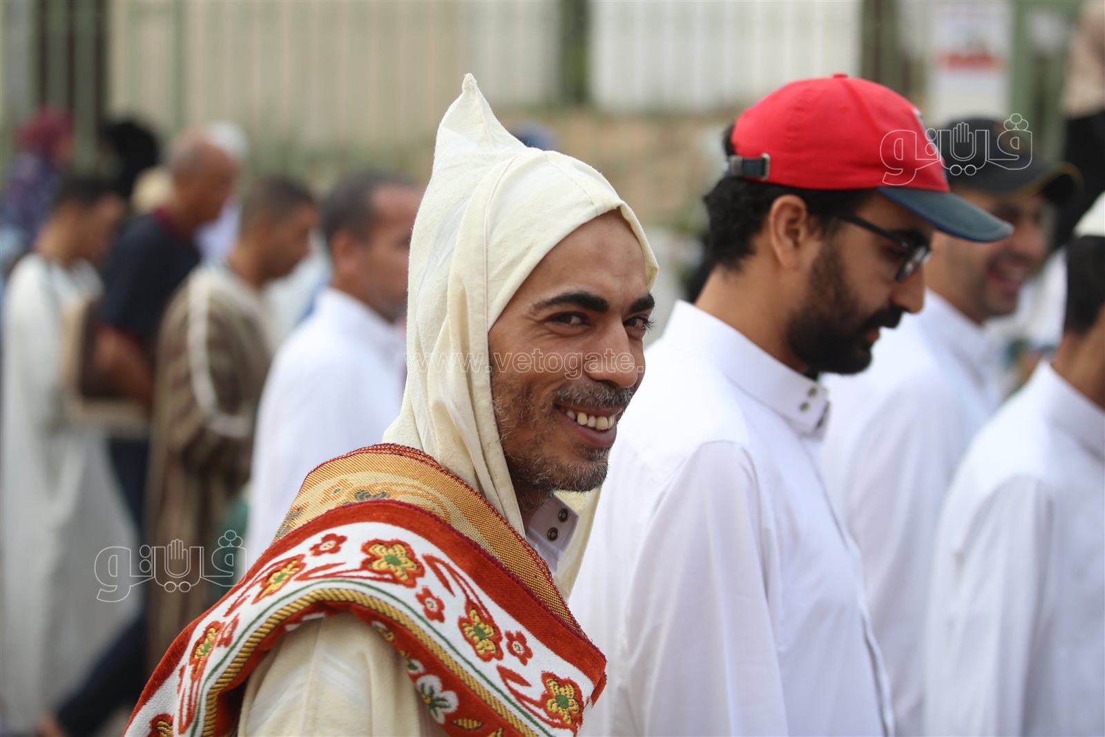  المغاربة يؤدون صلاة عيد الأضحى في ساحة مولاي رشيد (26)