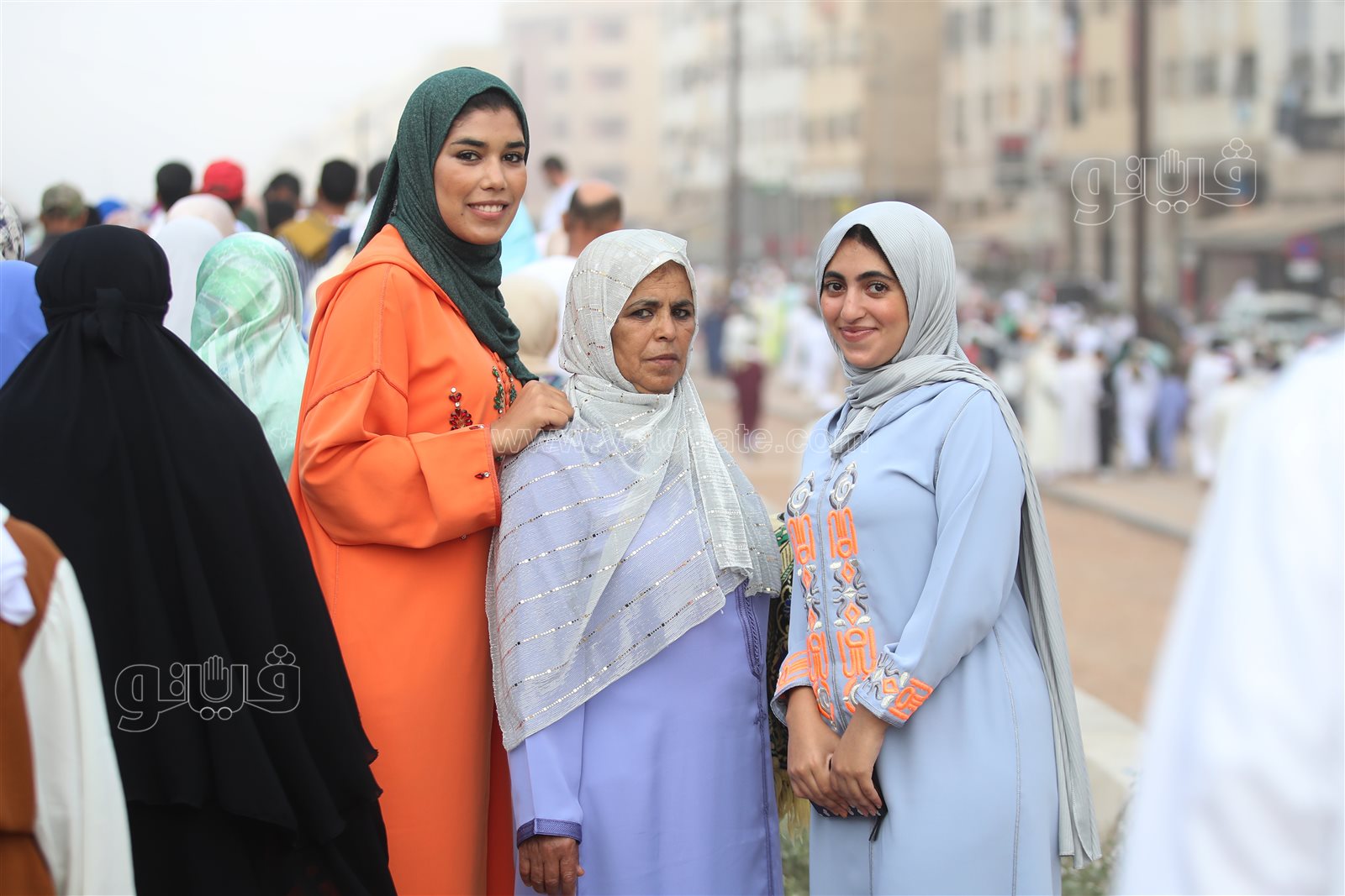  المغاربة يؤدون صلاة عيد الأضحى في ساحة مولاي رشيد (36)