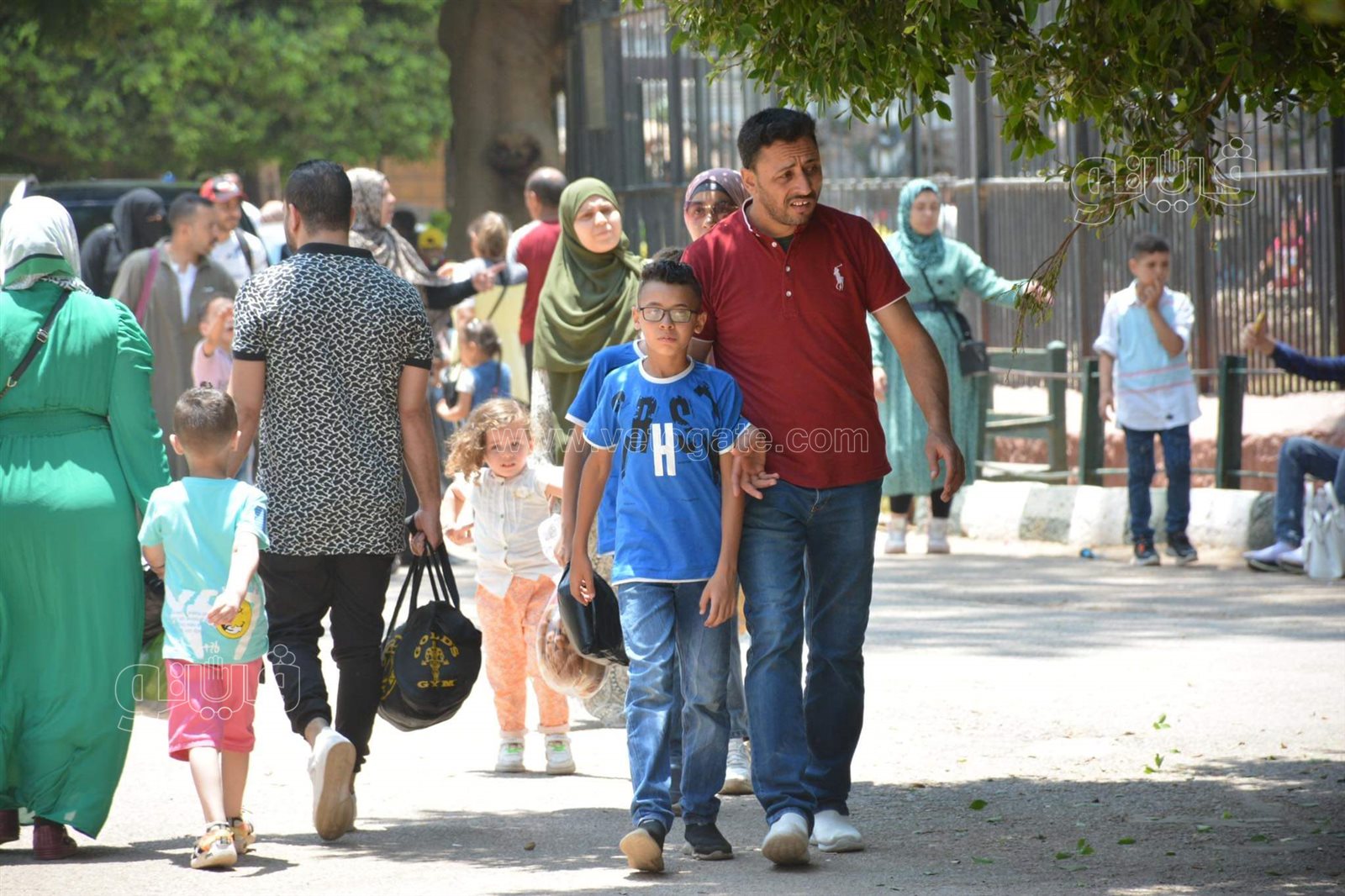 وسط أنغام الدي چي وتلوين وشوش الاطفال.. إقبال على حديقة الحيوان في ثالث ايام الاضحى (3)