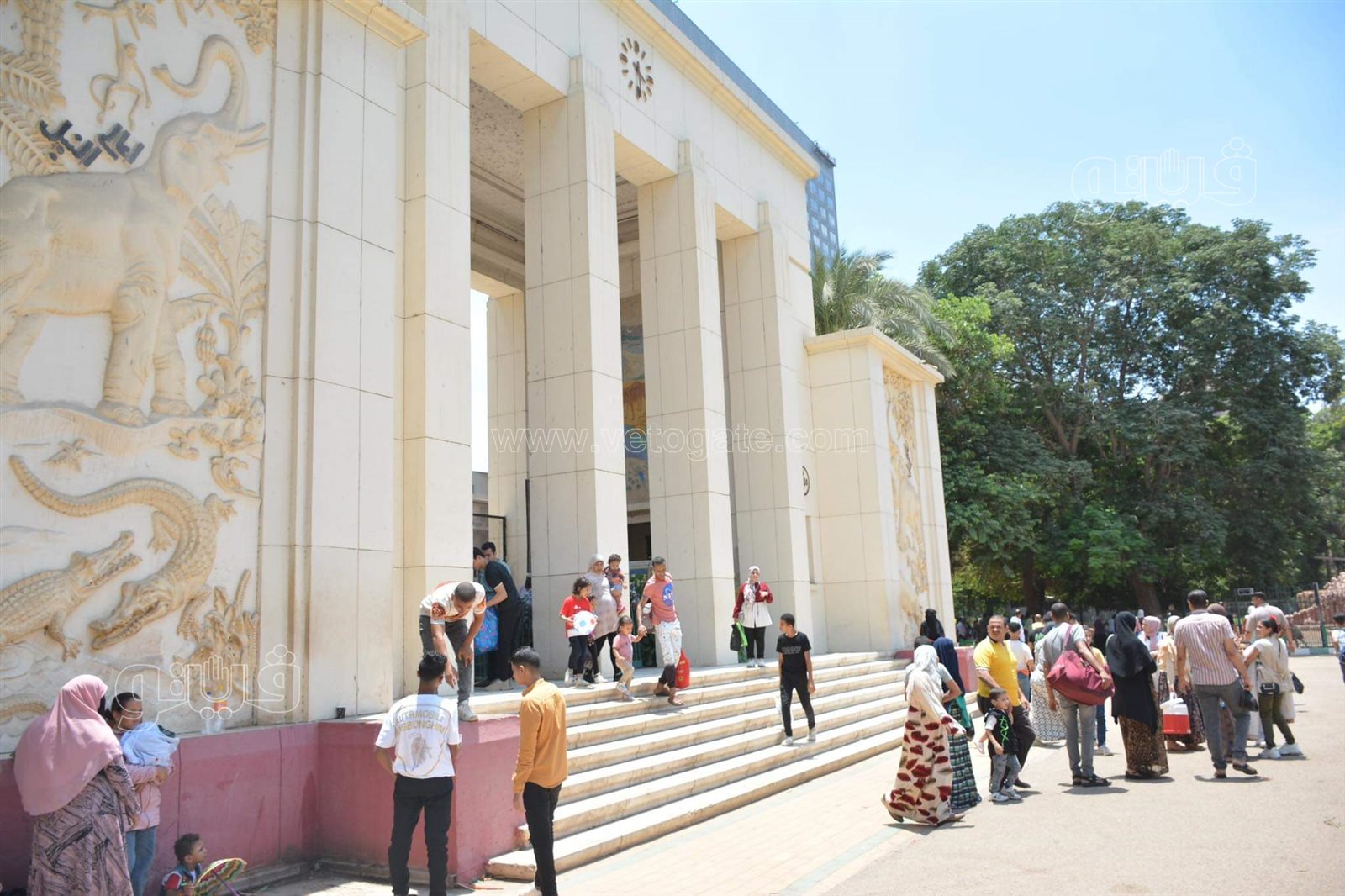 وسط أنغام الدي چي وتلوين وشوش الاطفال.. إقبال على حديقة الحيوان في ثالث ايام الاضحى (31)