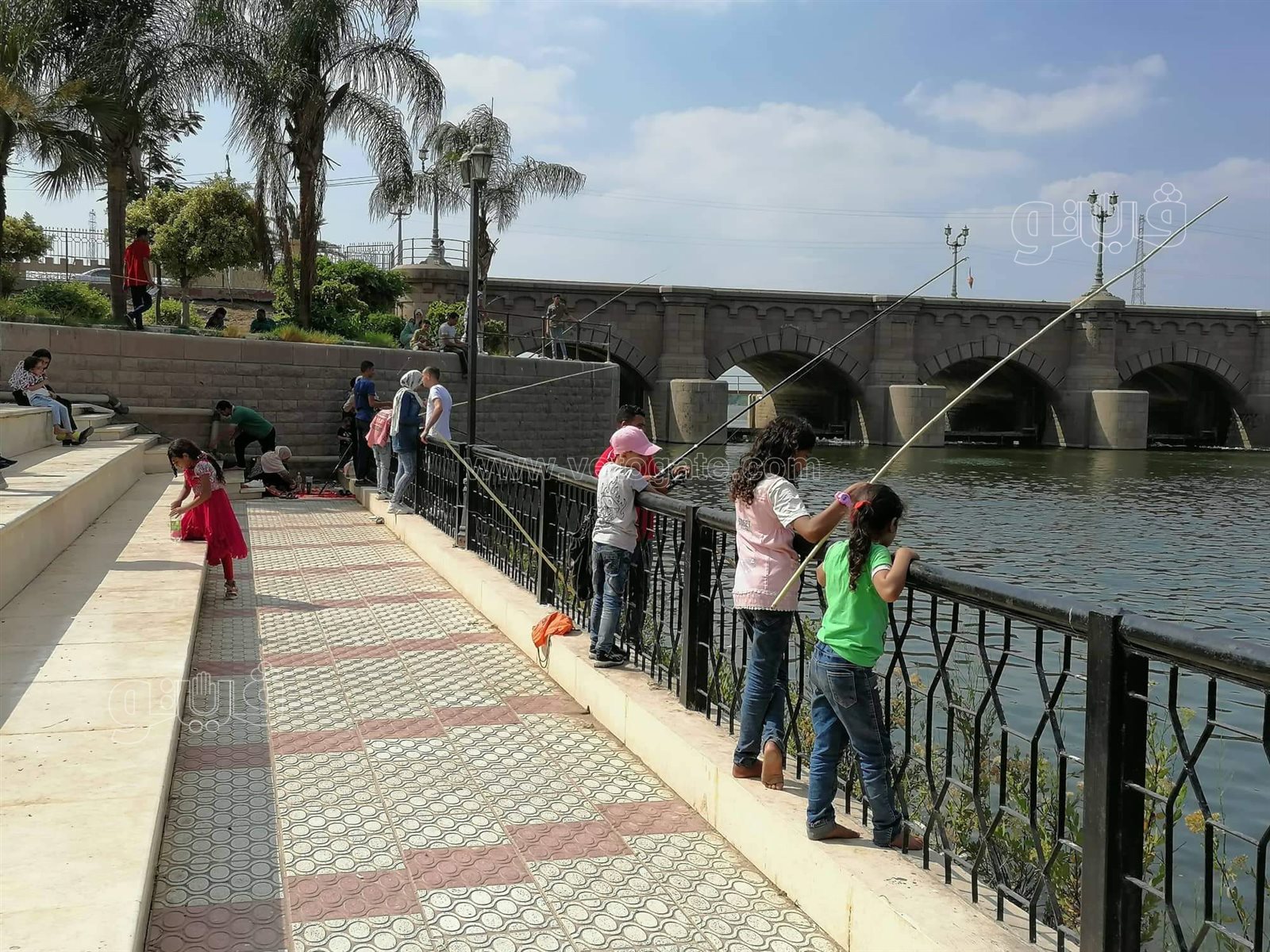 قعدة النيل والملاهي.. أبرز مظاهر احتفال زوار القناطر الخيرية بثالث أيام العيد (1)