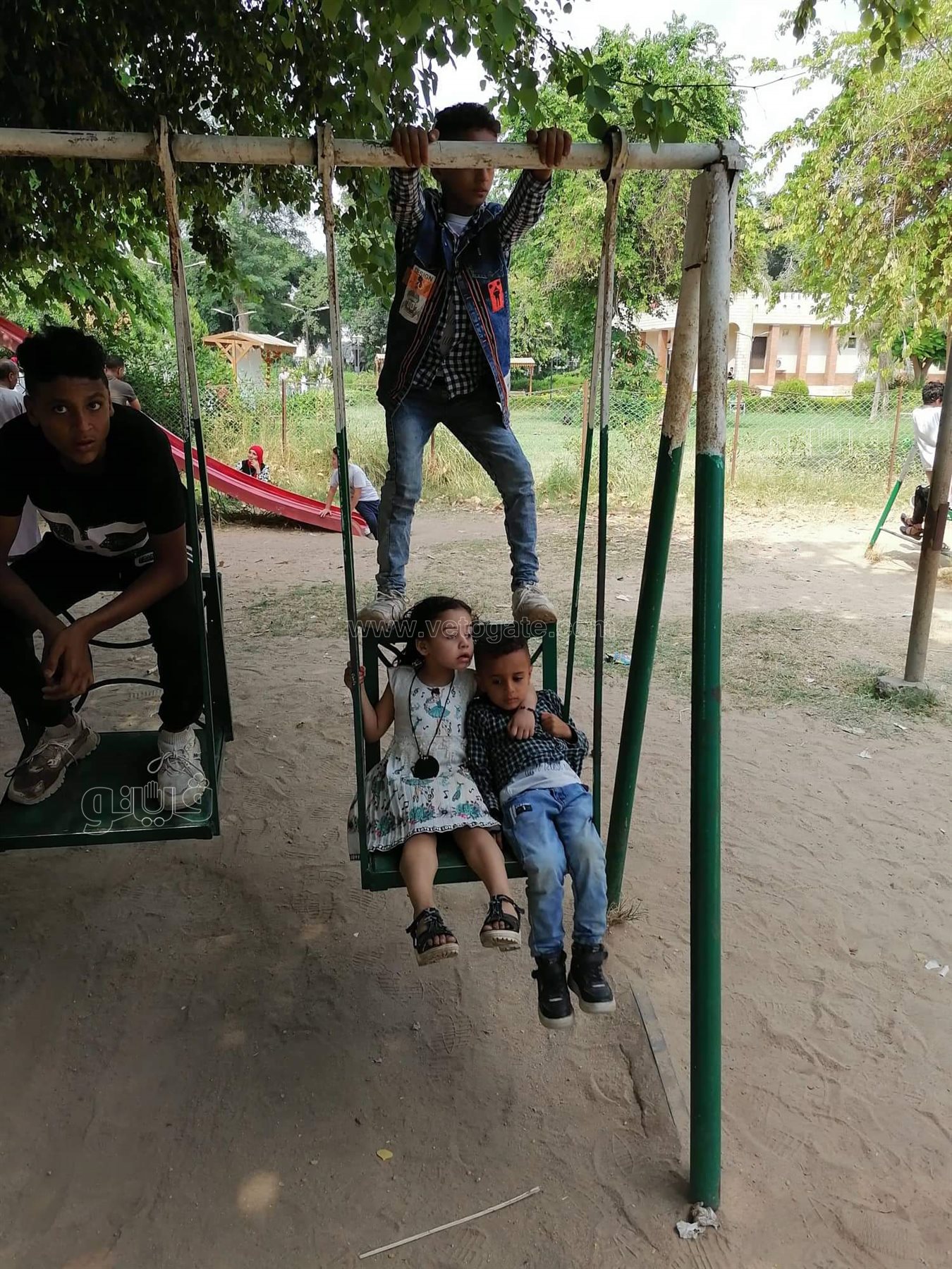 قعدة النيل والملاهي.. أبرز مظاهر احتفال زوار القناطر الخيرية بثالث أيام العيد (6)