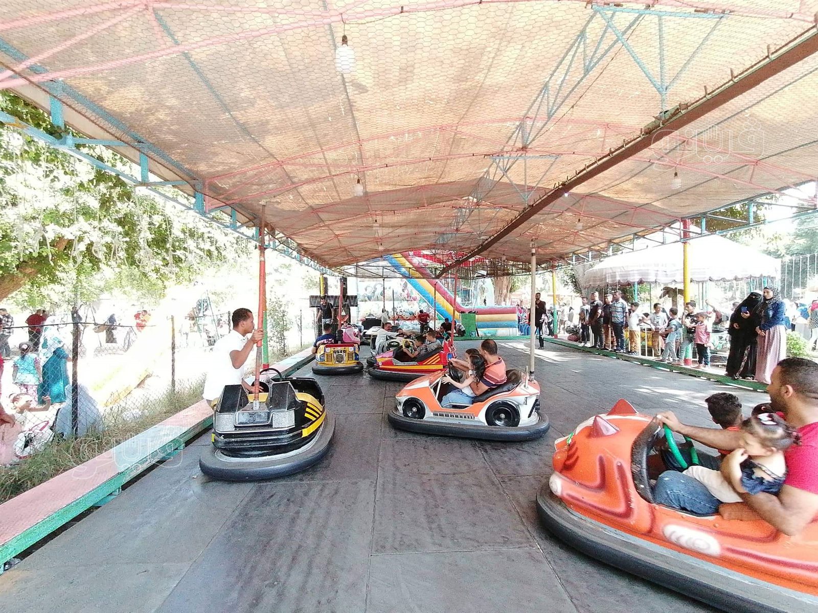 قعدة النيل والملاهي.. أبرز مظاهر احتفال زوار القناطر الخيرية بثالث أيام العيد (9)