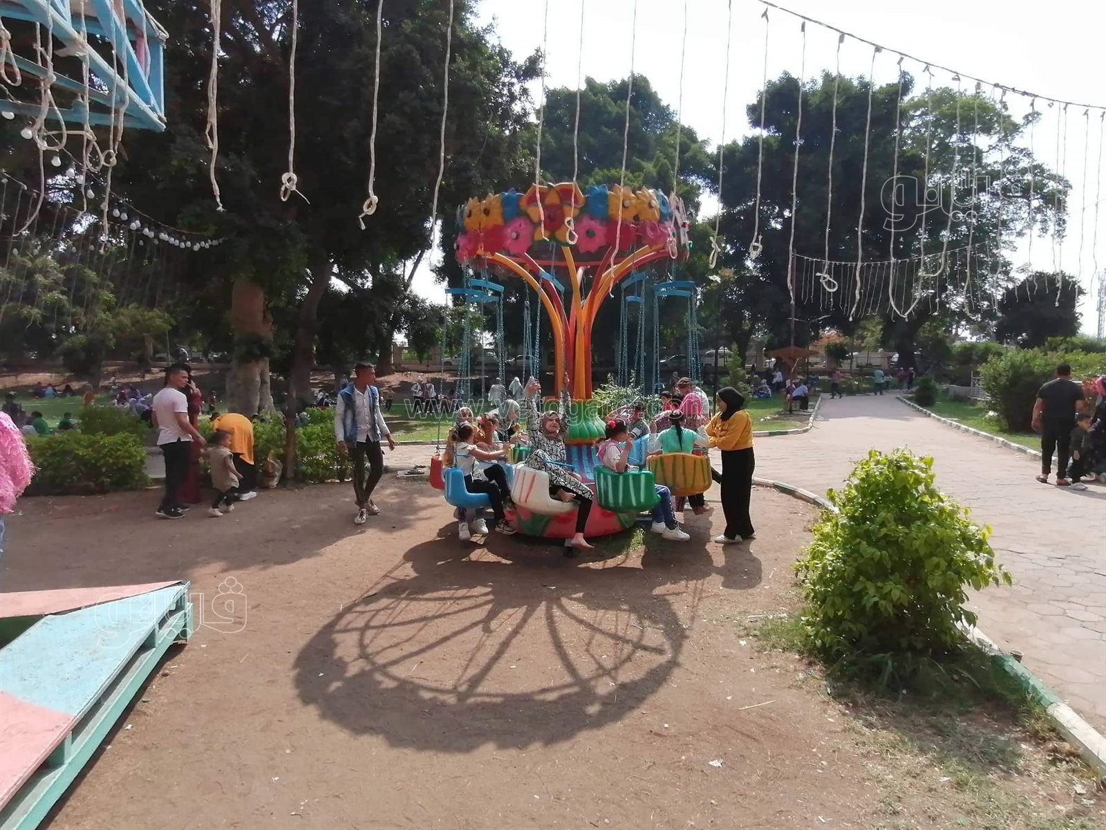قعدة النيل والملاهي.. أبرز مظاهر احتفال زوار القناطر الخيرية بثالث أيام العيد (23)
